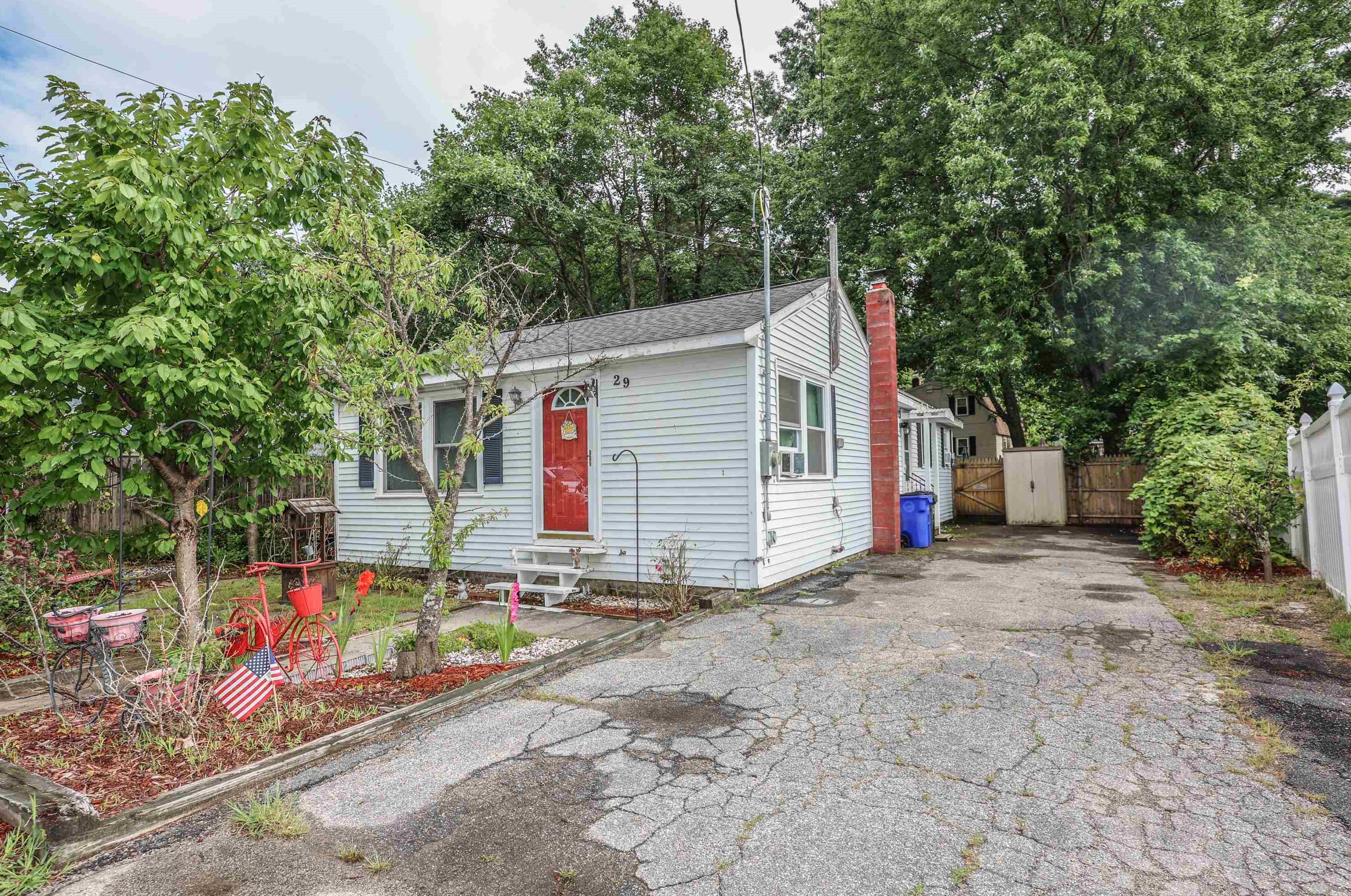 29 Shore Dr, Goffstown, NH 03045