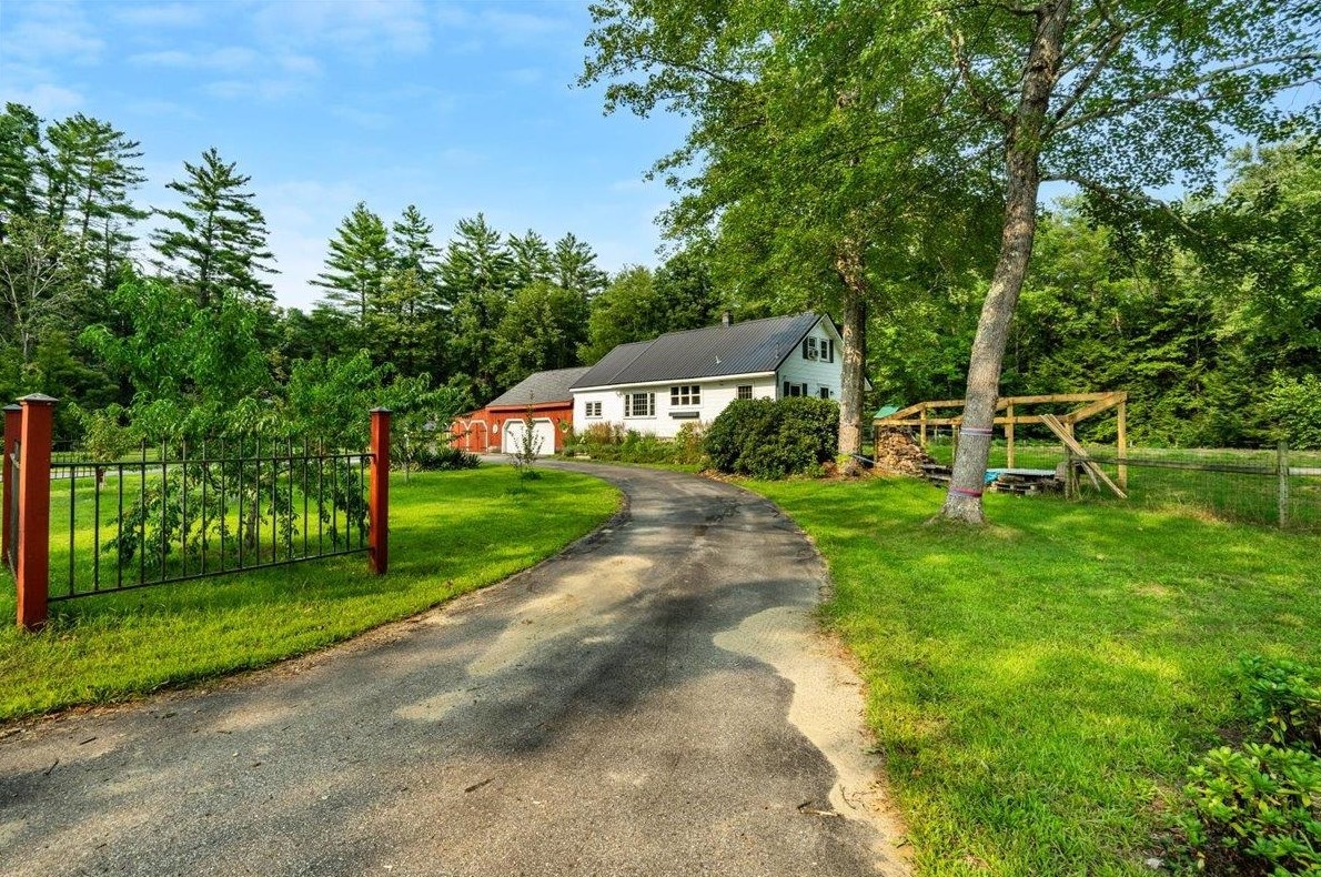 105 Intervale Rd, Canterbury, NH 03224