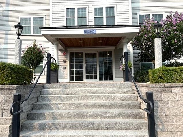 7 Sterling Hill Ln #unit 722, Kensington, NH 03833