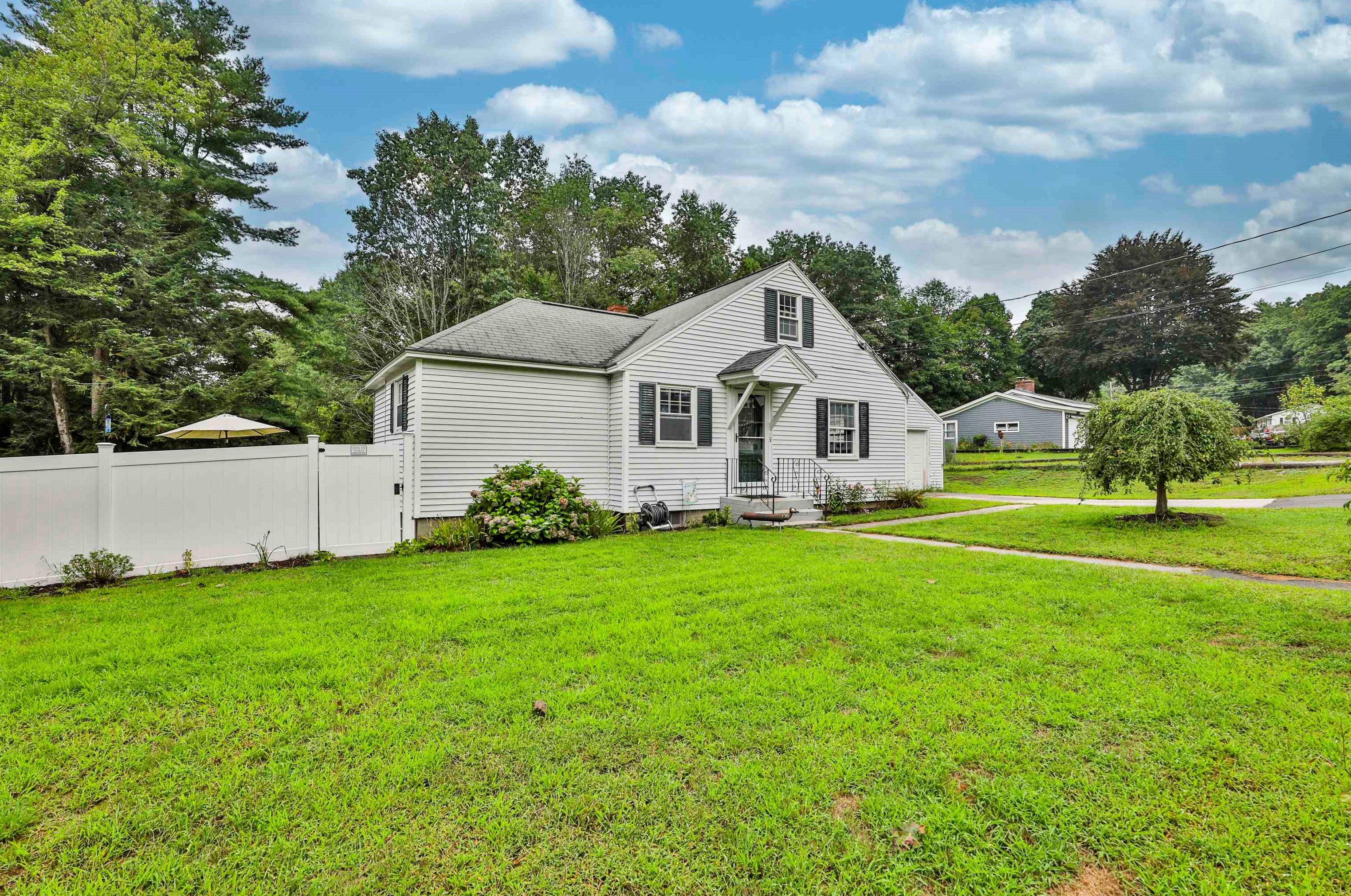 5 Upton Ln, Goffstown, NH 03045
