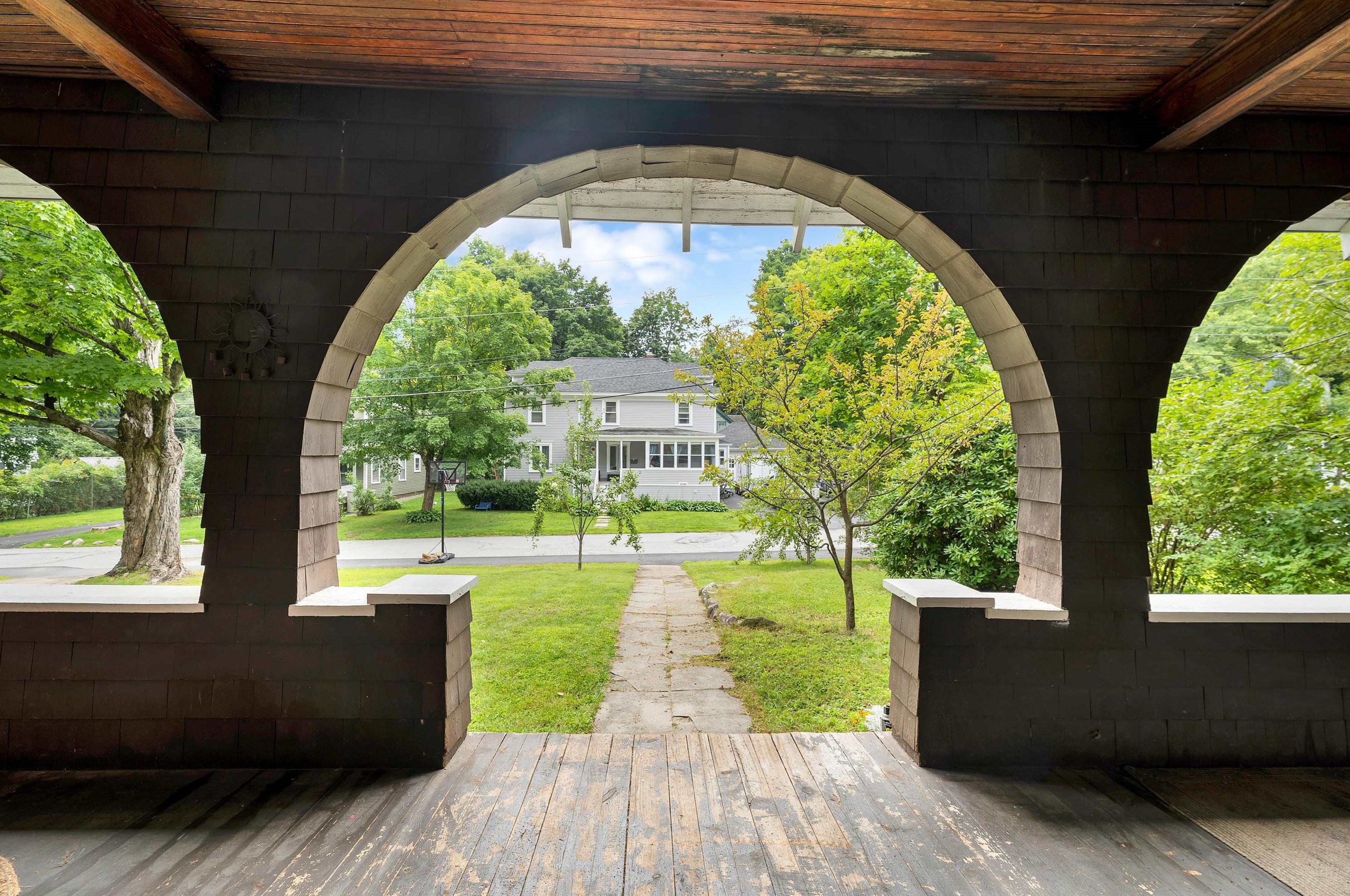 14 Wentworth St, Bridgewater, NH 03264