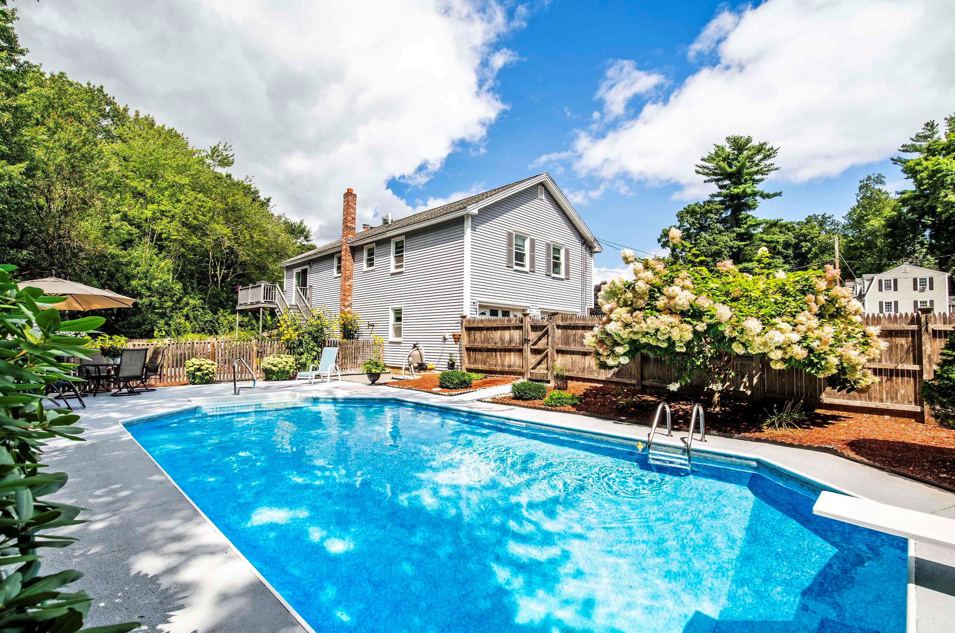 6 Dawn St, Salem, NH 03079