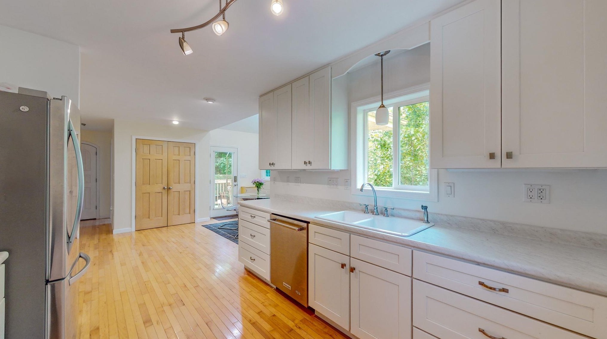 55 High St, Tilton, NH 03276-5528