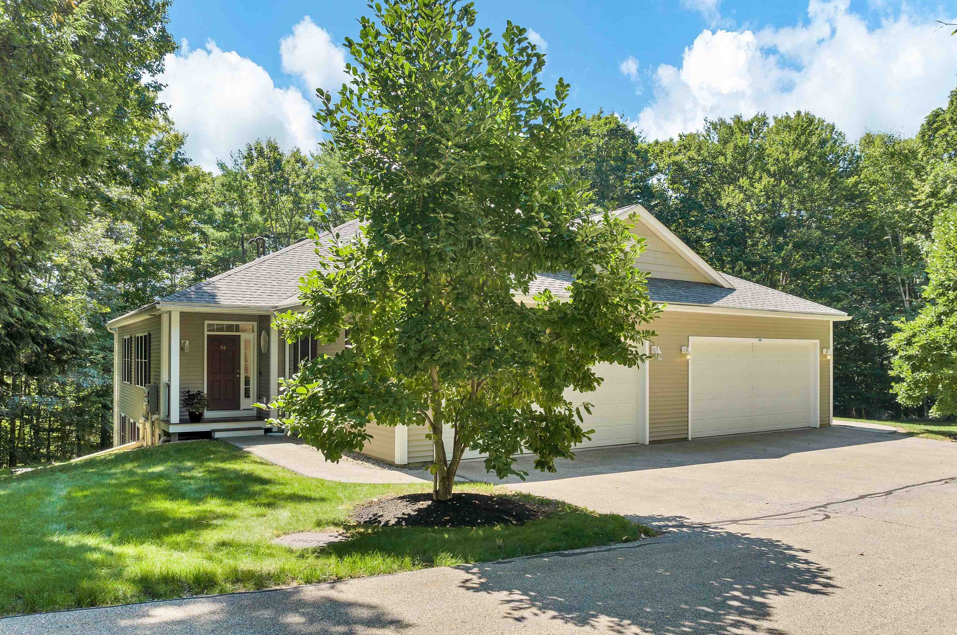 54 Magnolia Ln, Newmarket, NH 03857