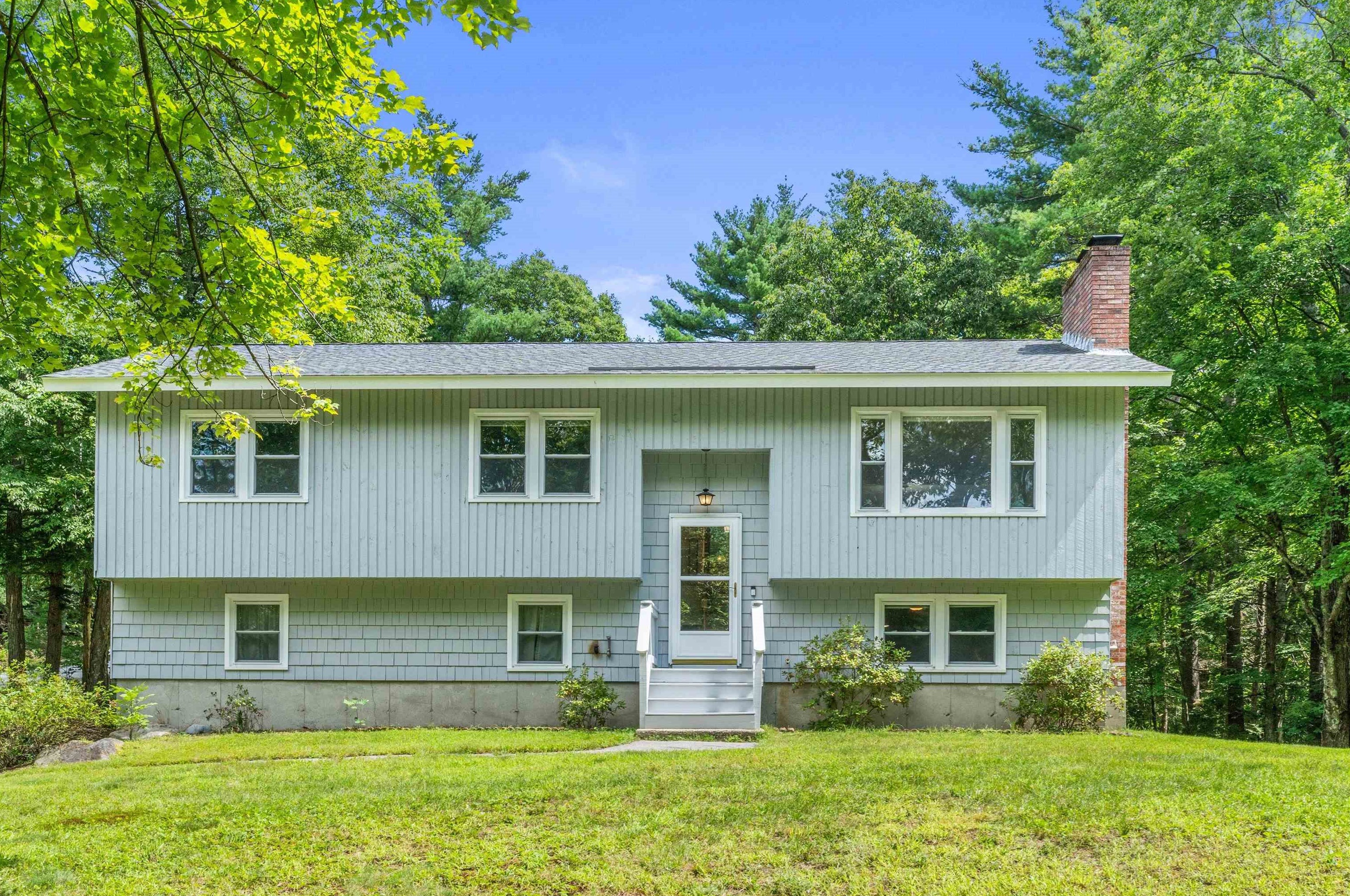 24 Rainbow Dr, Goffstown, NH 03045