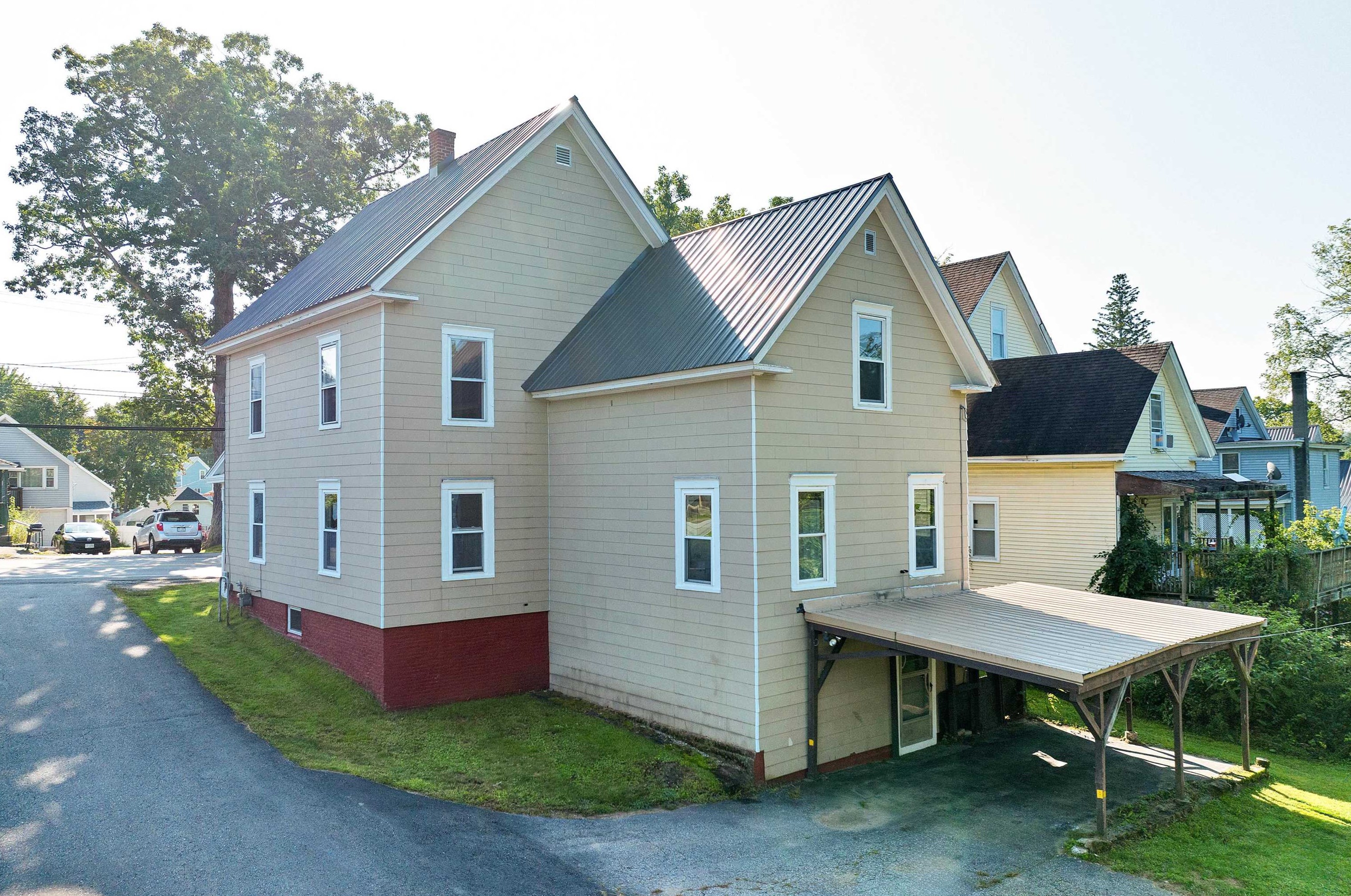57 Park St, Tilton, NH 03276