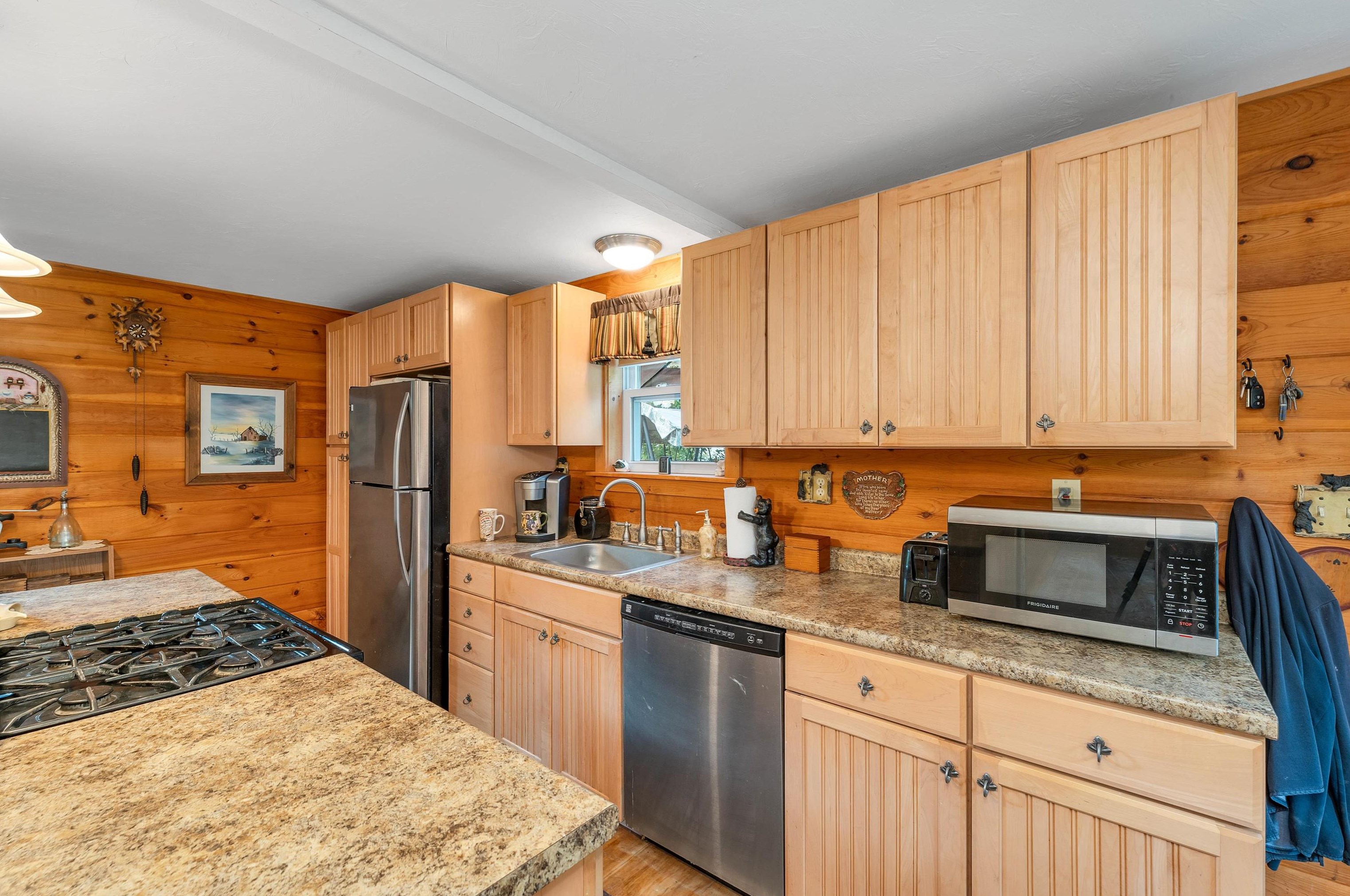 284 Rowentown Rd, Wentworth, NH 03282