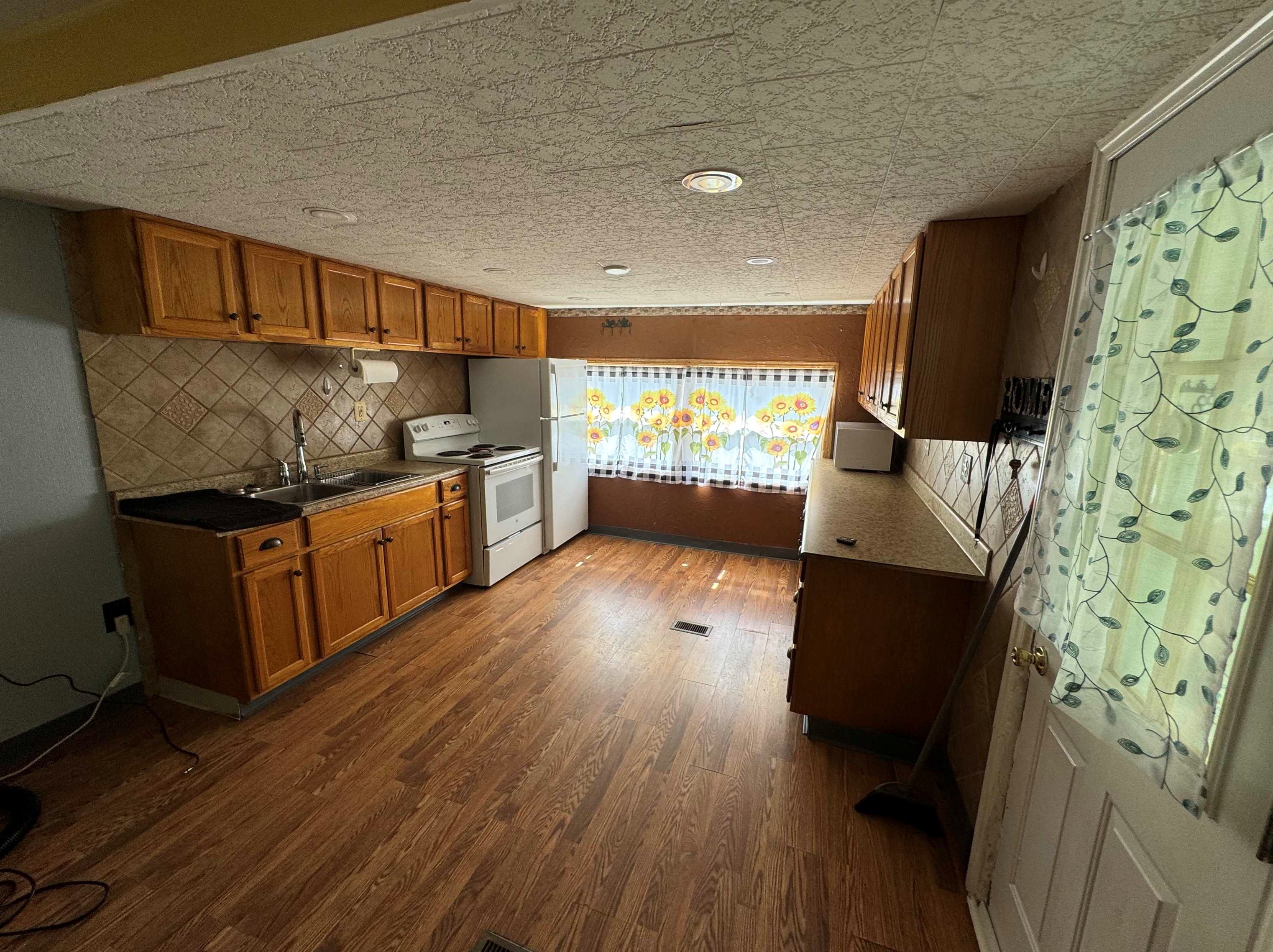 28 Farmwood Dr, Nashua NH 03062-1190 exterior