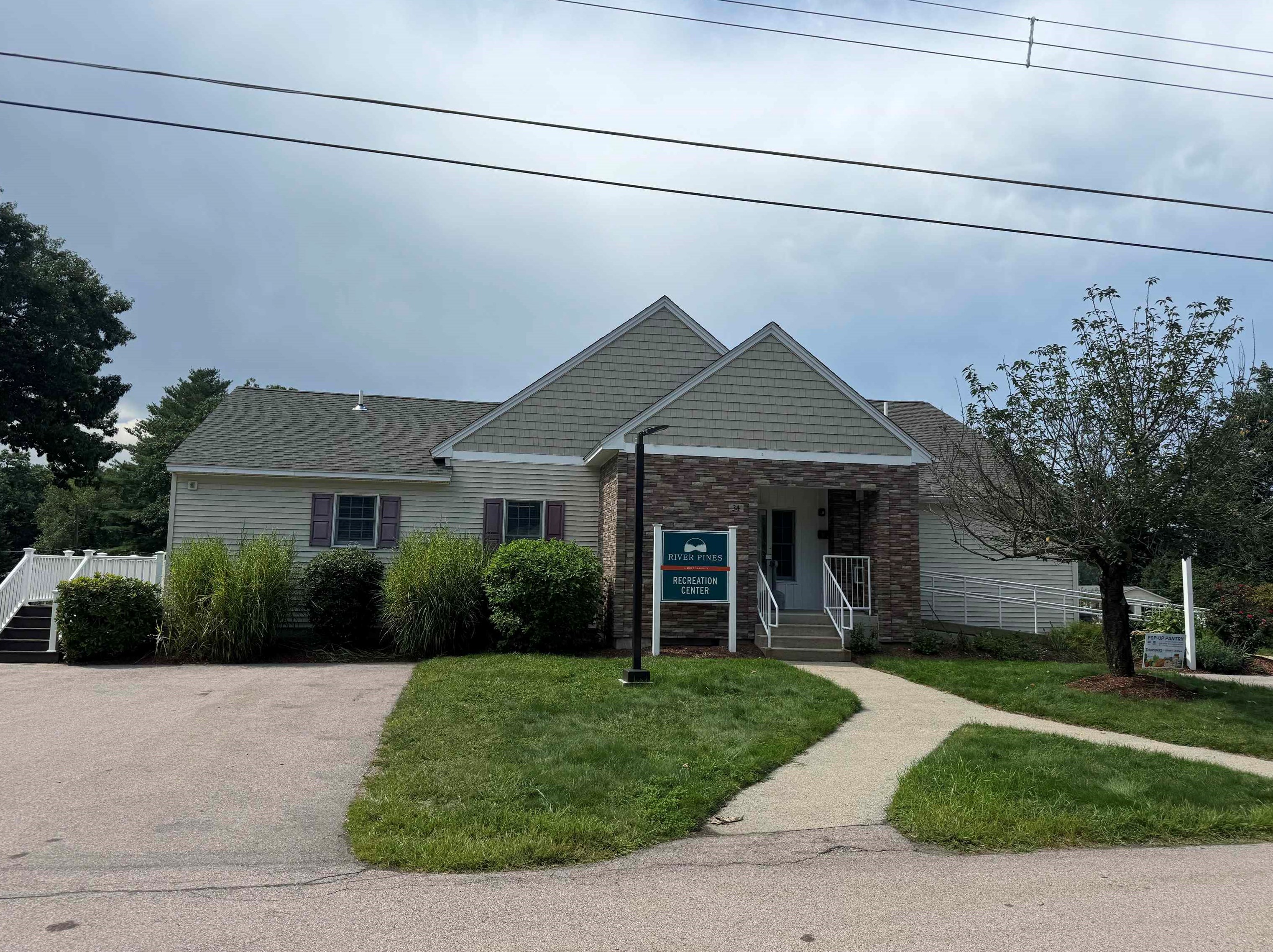 28 Farmwood Dr, Nashua NH 03062-1190 exterior