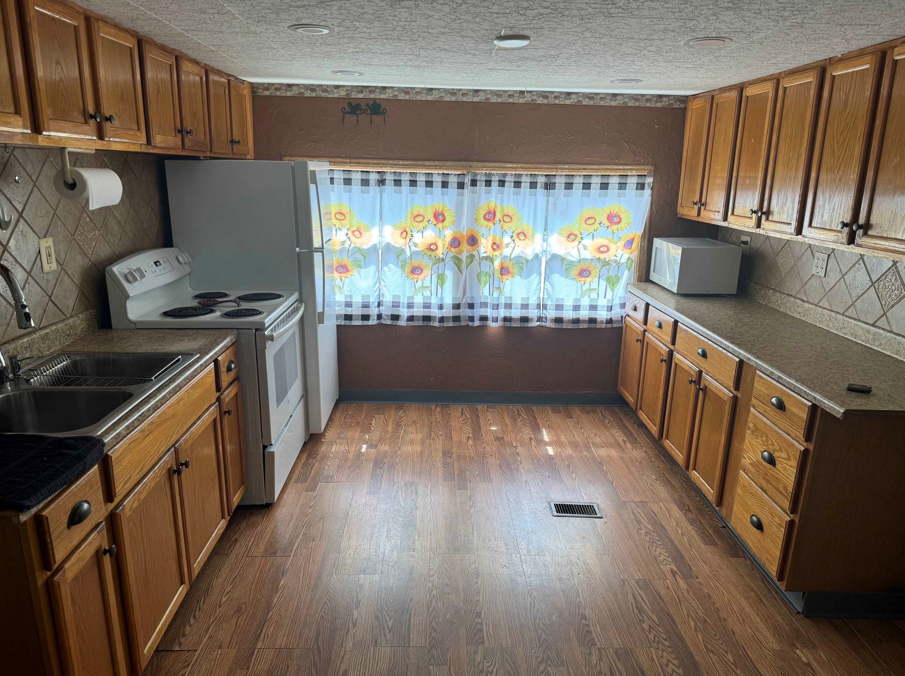 28 Farmwood Dr, Nashua NH 03062-1190 exterior