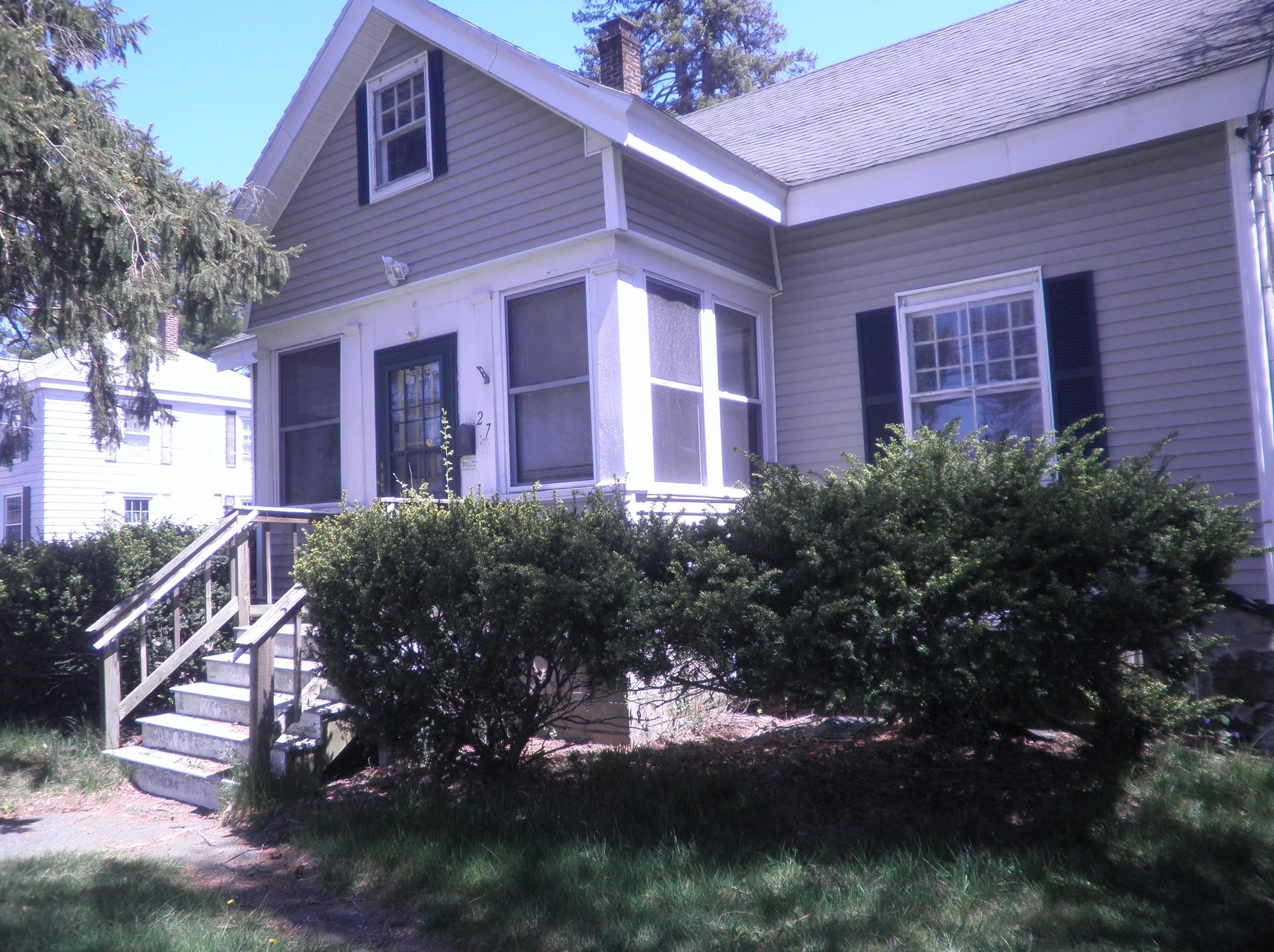 27 Pleasant St, Salem, NH 03079