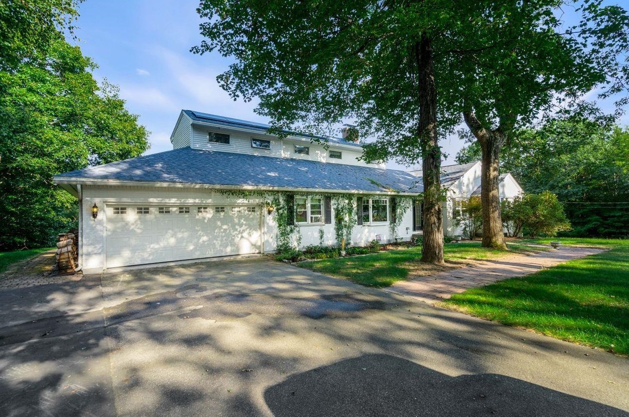 58 Ridgeview Ln, New Boston, NH 03070