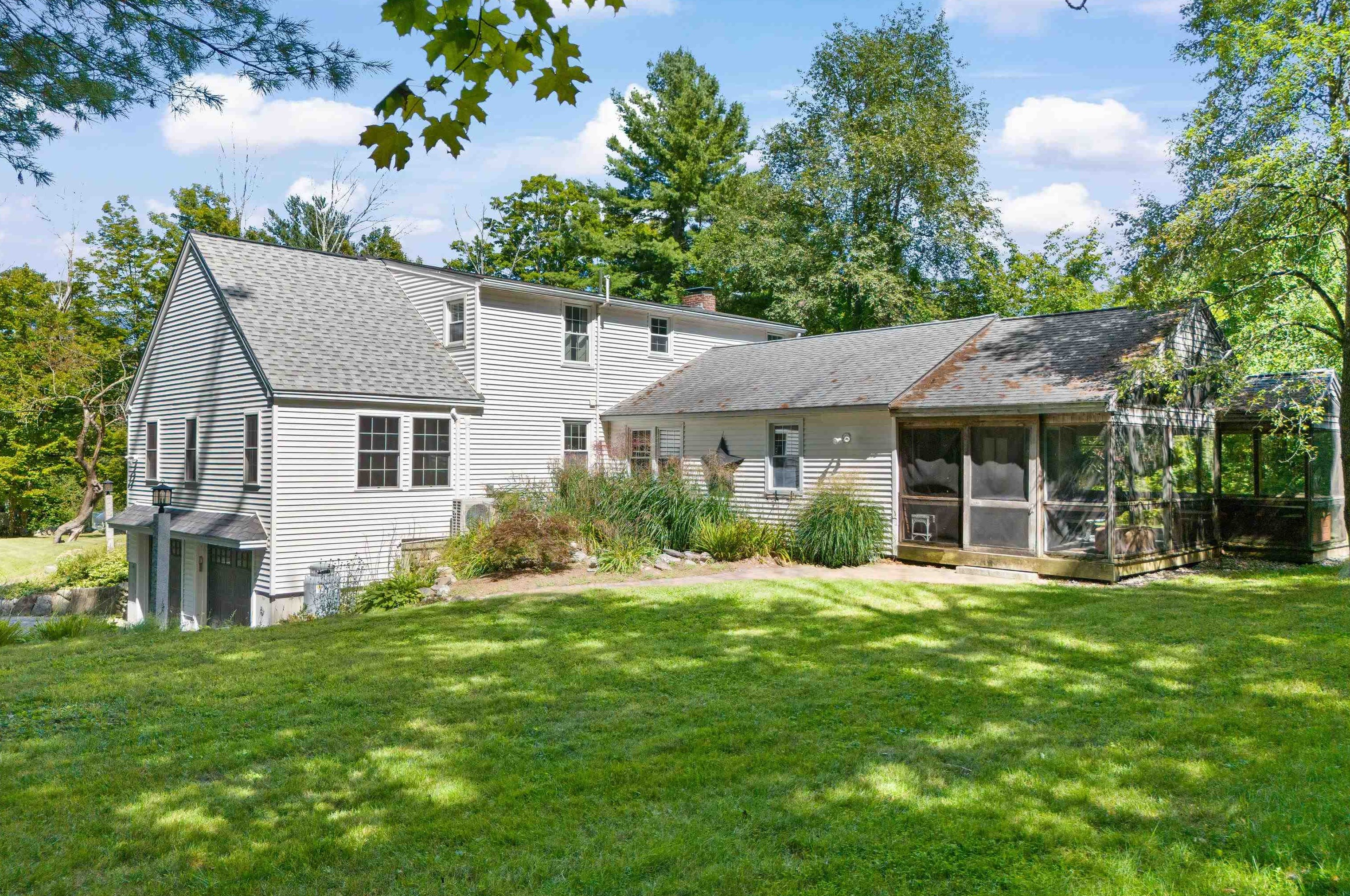 11 Lesnyk Rd, Goffstown, NH 03045