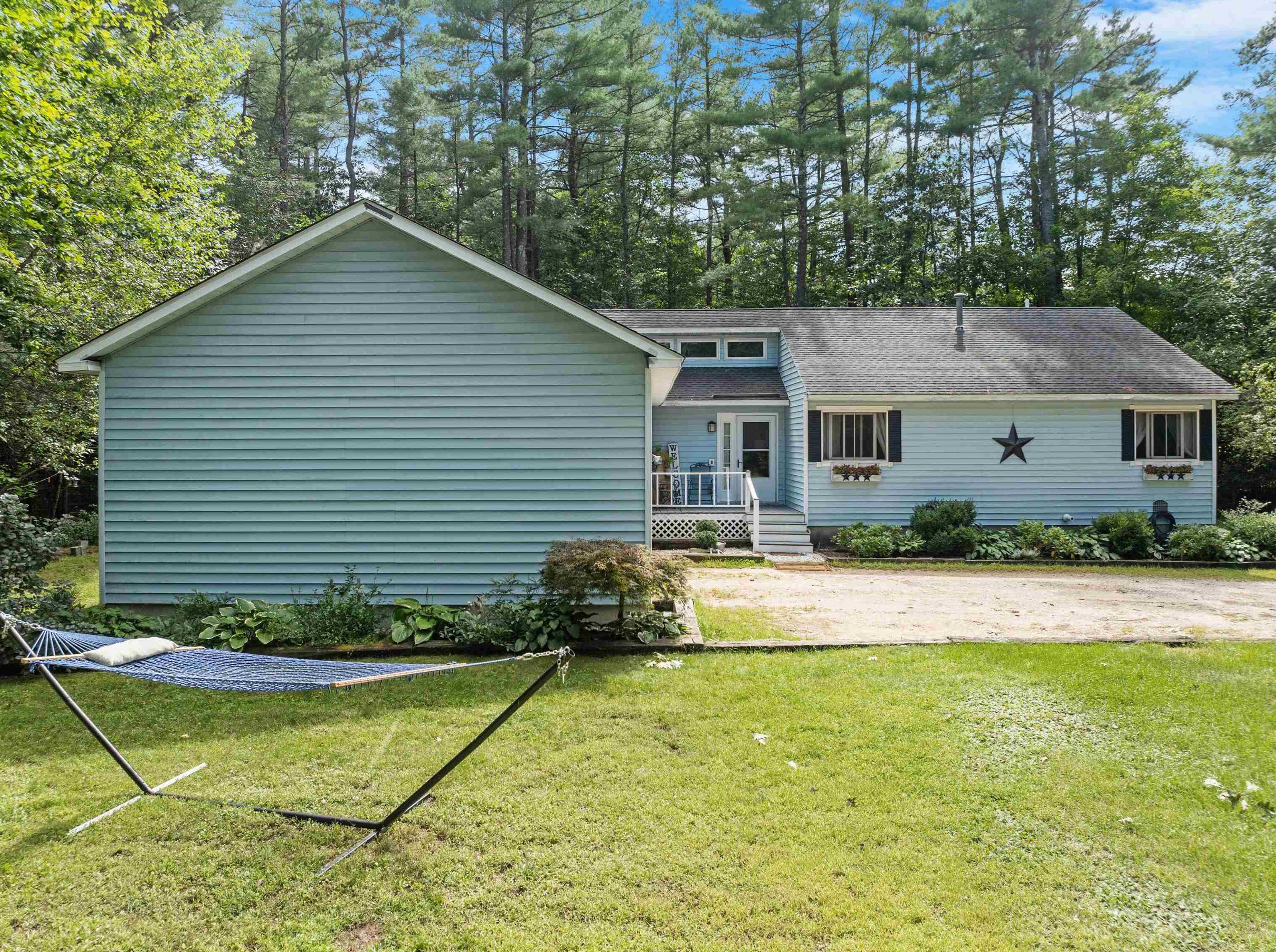 28 Drake Cir, Concord, NH 03307