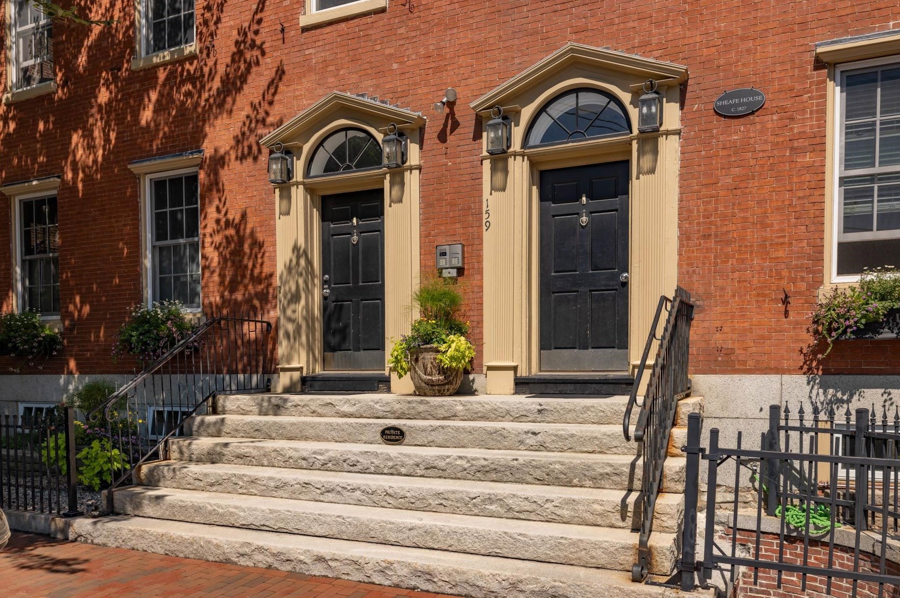 159 State St, Portsmouth, NH 03801-3869
