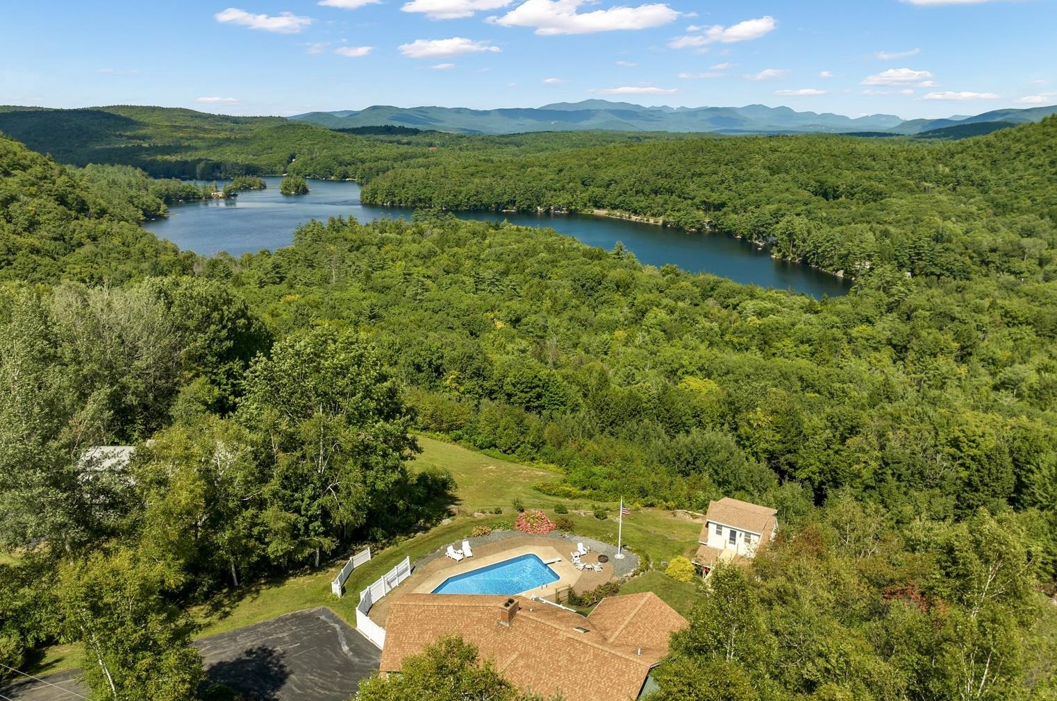 16 Lake View Dr, New Hampton, NH 03256