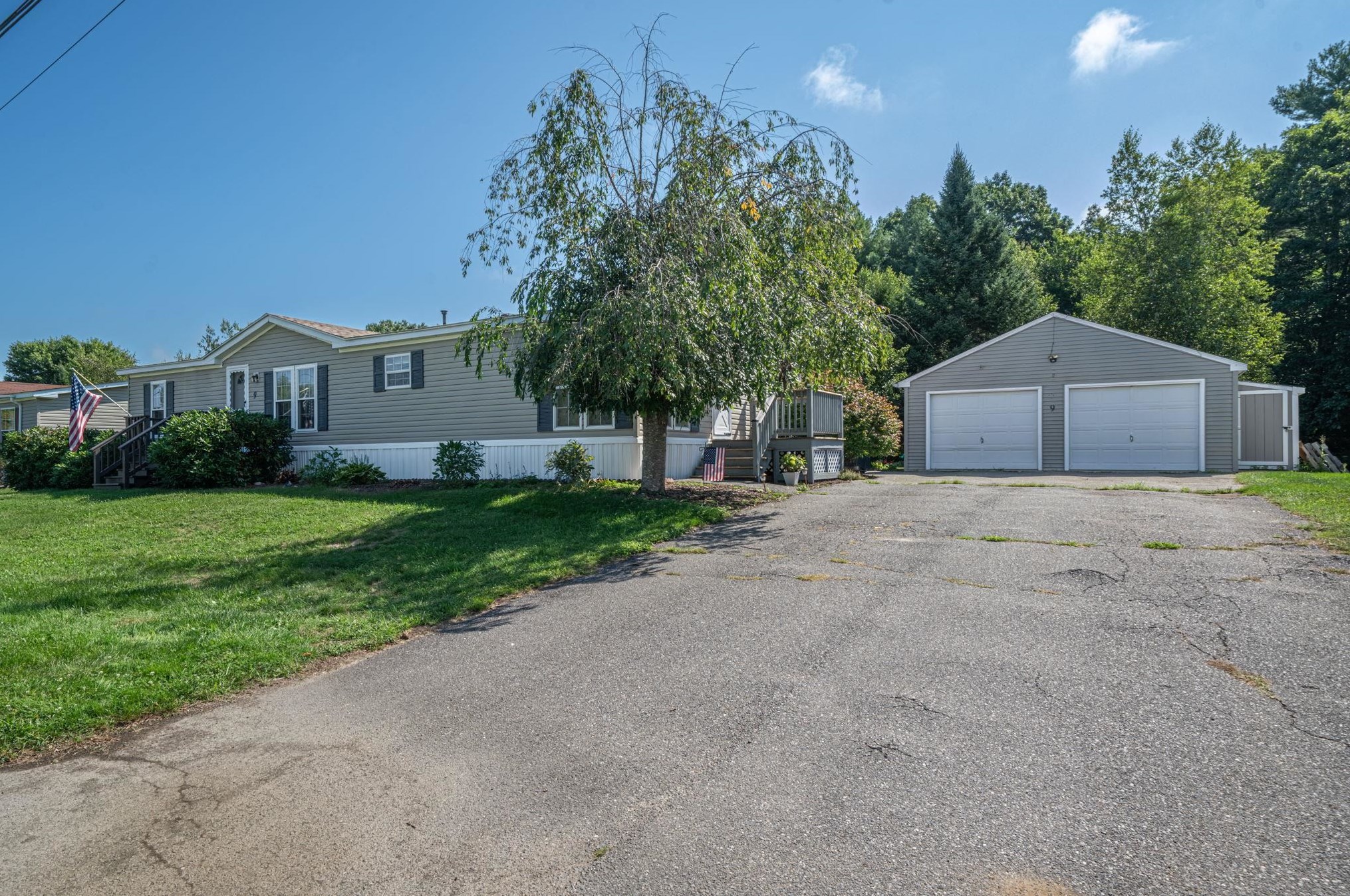 9 Cammett Dr, Raymond, NH 03077-2646