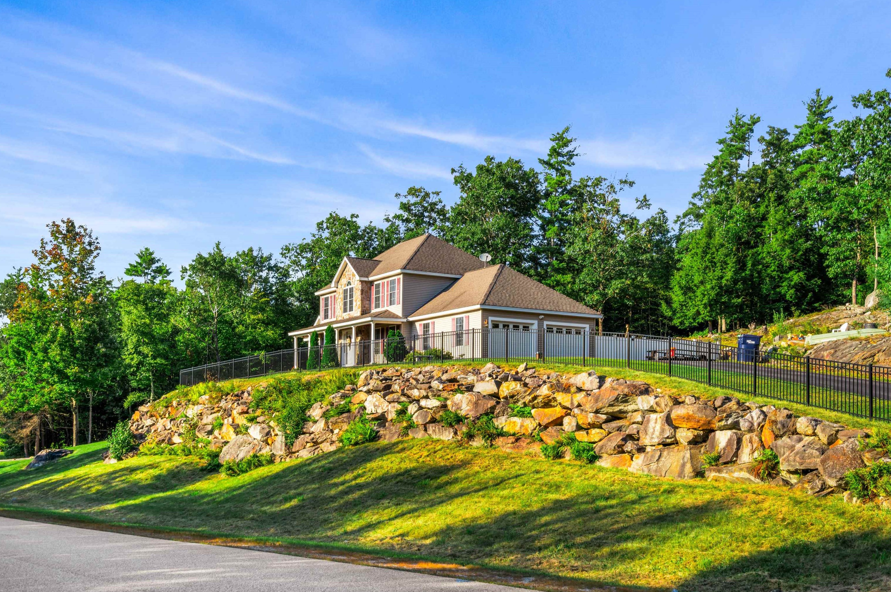 42 Rolling Hill Dr, Weare, NH 03281