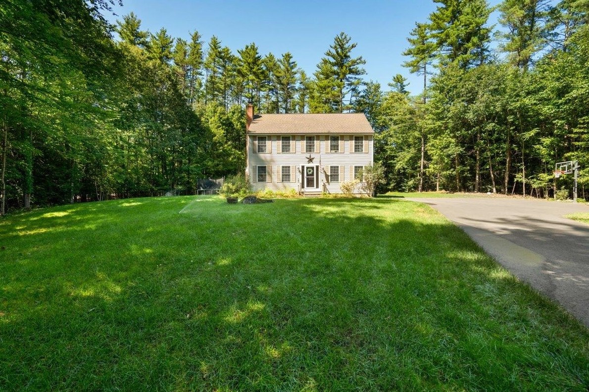 134 Bog Rd, Goffstown, NH 03045