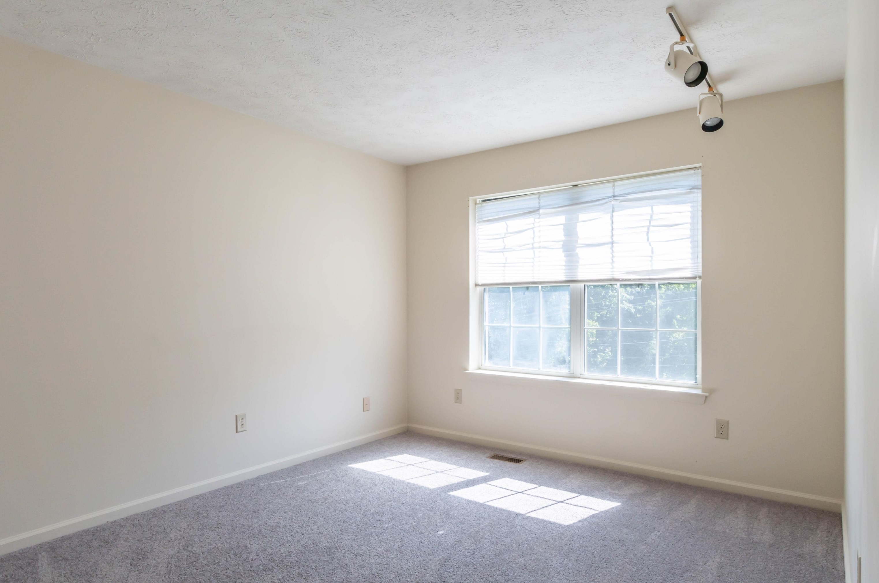 139 Middlesex Rd, Merrimack NH  03054-2779 exterior