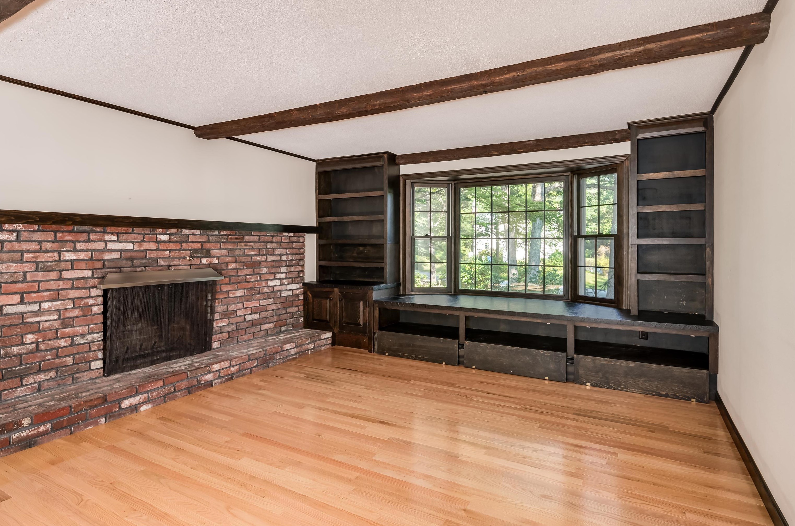 8 Gerrish Dr, Lee, NH 03824