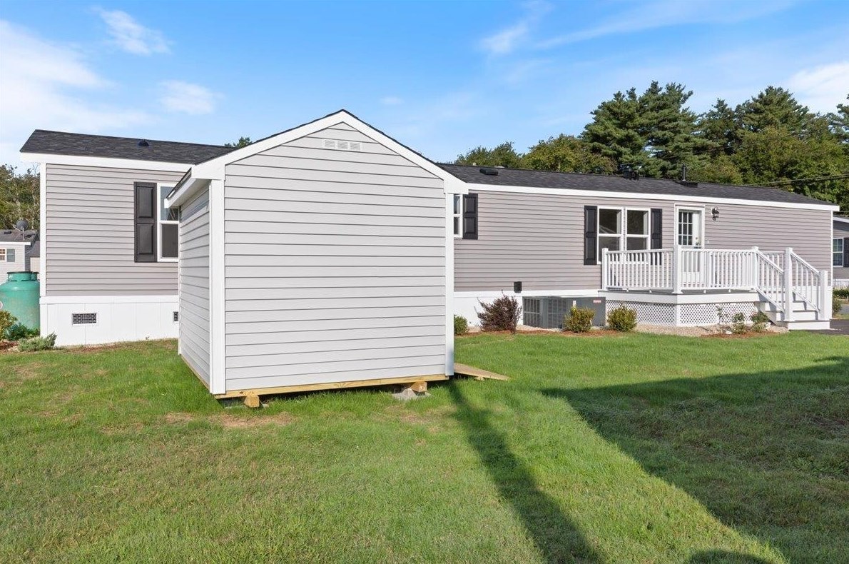 43 Bell Dr, Salem, NH 03079