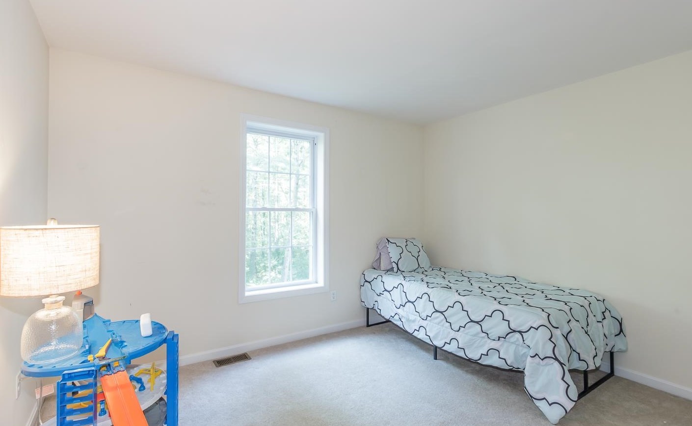 6 Cardinal Cir, Derry NH  03038-1618 exterior