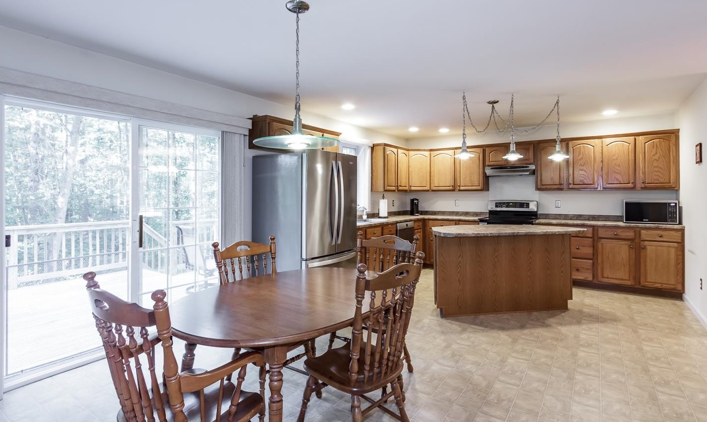 6 Cardinal Cir, Derry NH  03038-1618 exterior