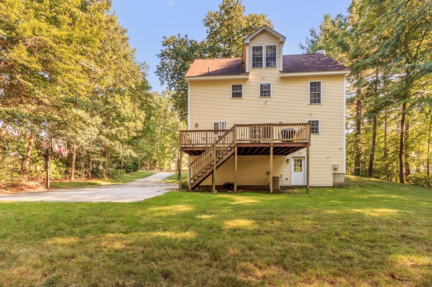 6 Cardinal Cir, Derry NH  03038-1618 exterior