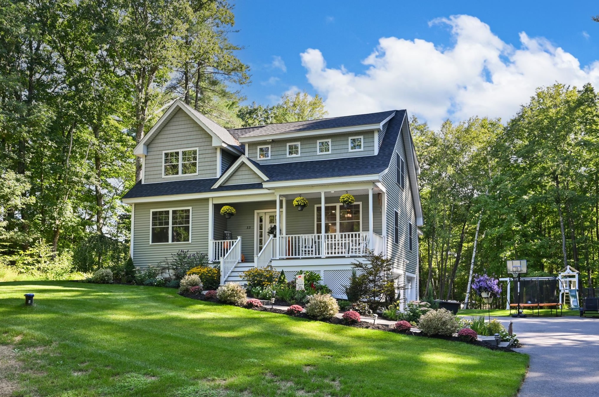 33 Main St, Sandown, NH 03873 exterior