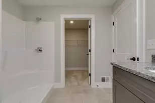 21 Windsor Ln, Hudson, NH 03051 - Photo 32