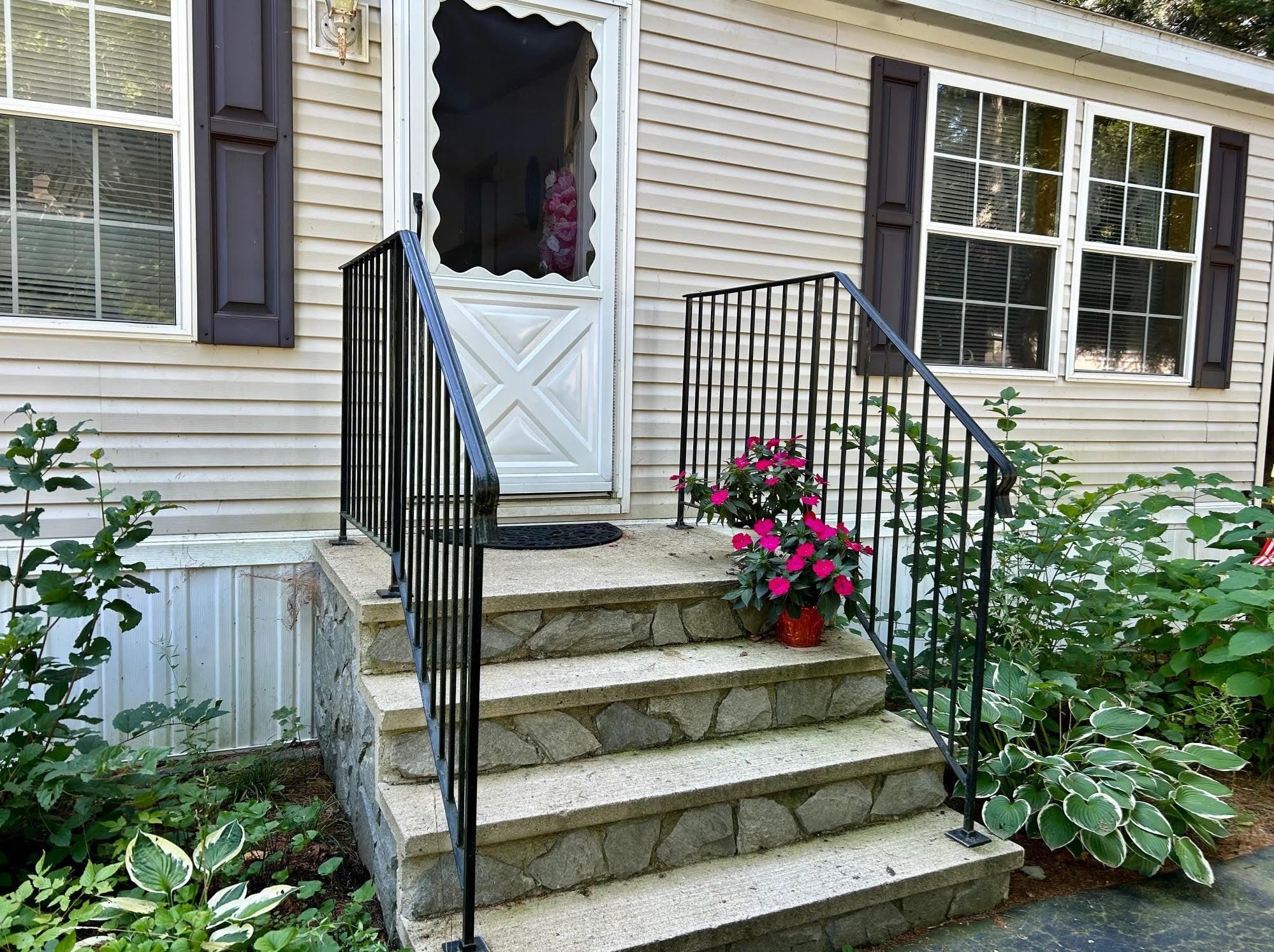 17 Murray Dr, Rochester, NH 03868