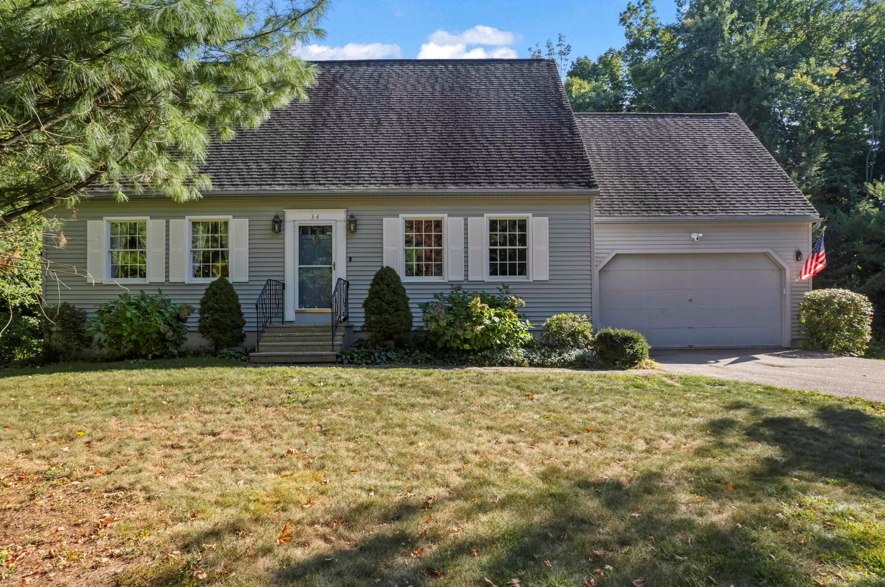34 Governor Sawyer Ln, Dover, NH 03820-4266