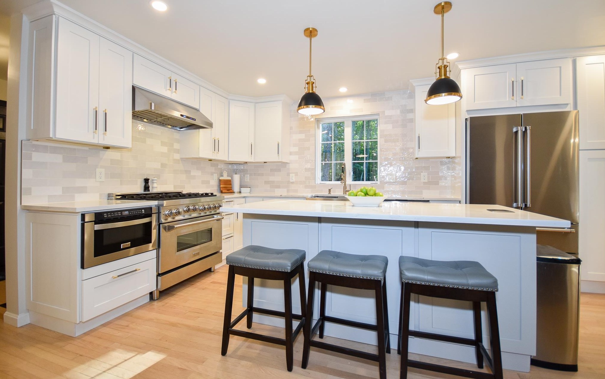 4 Captain Parker Dr, Lee, NH 03861