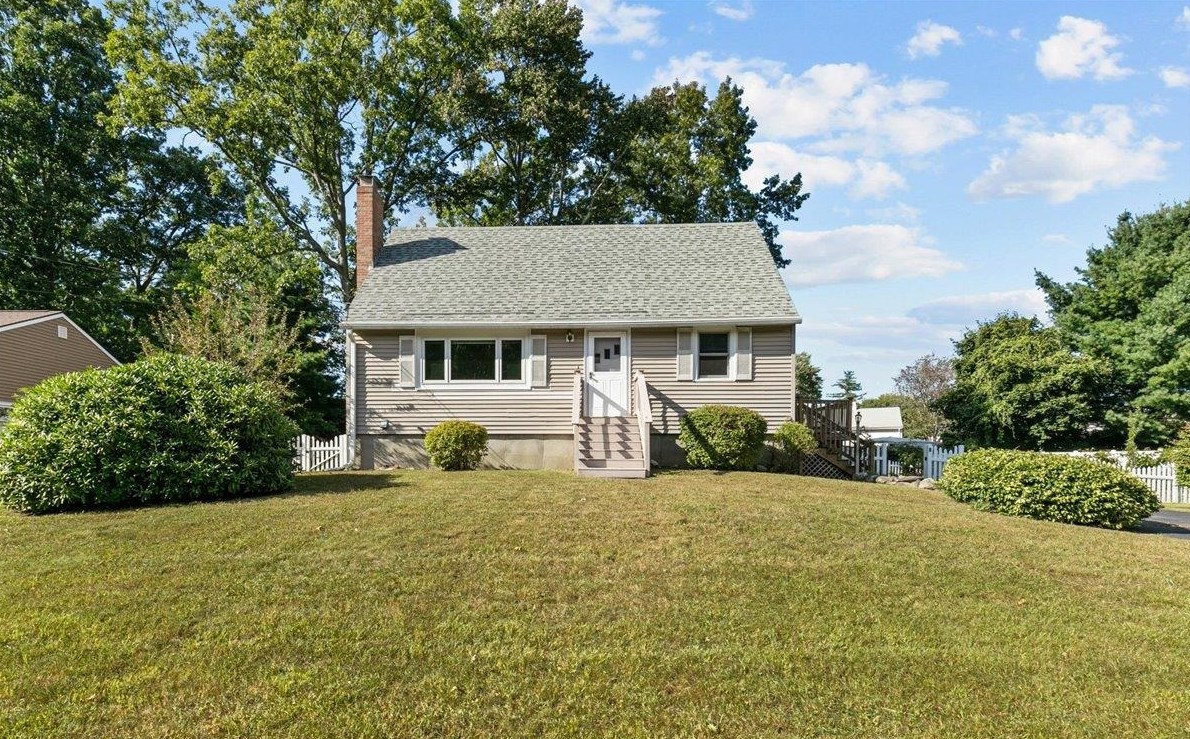 8 Royal Cir, Salem, NH 03079