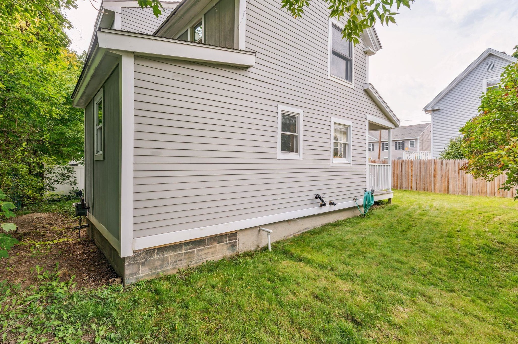 43 Frst St, Dover NH 03820-3223 exterior