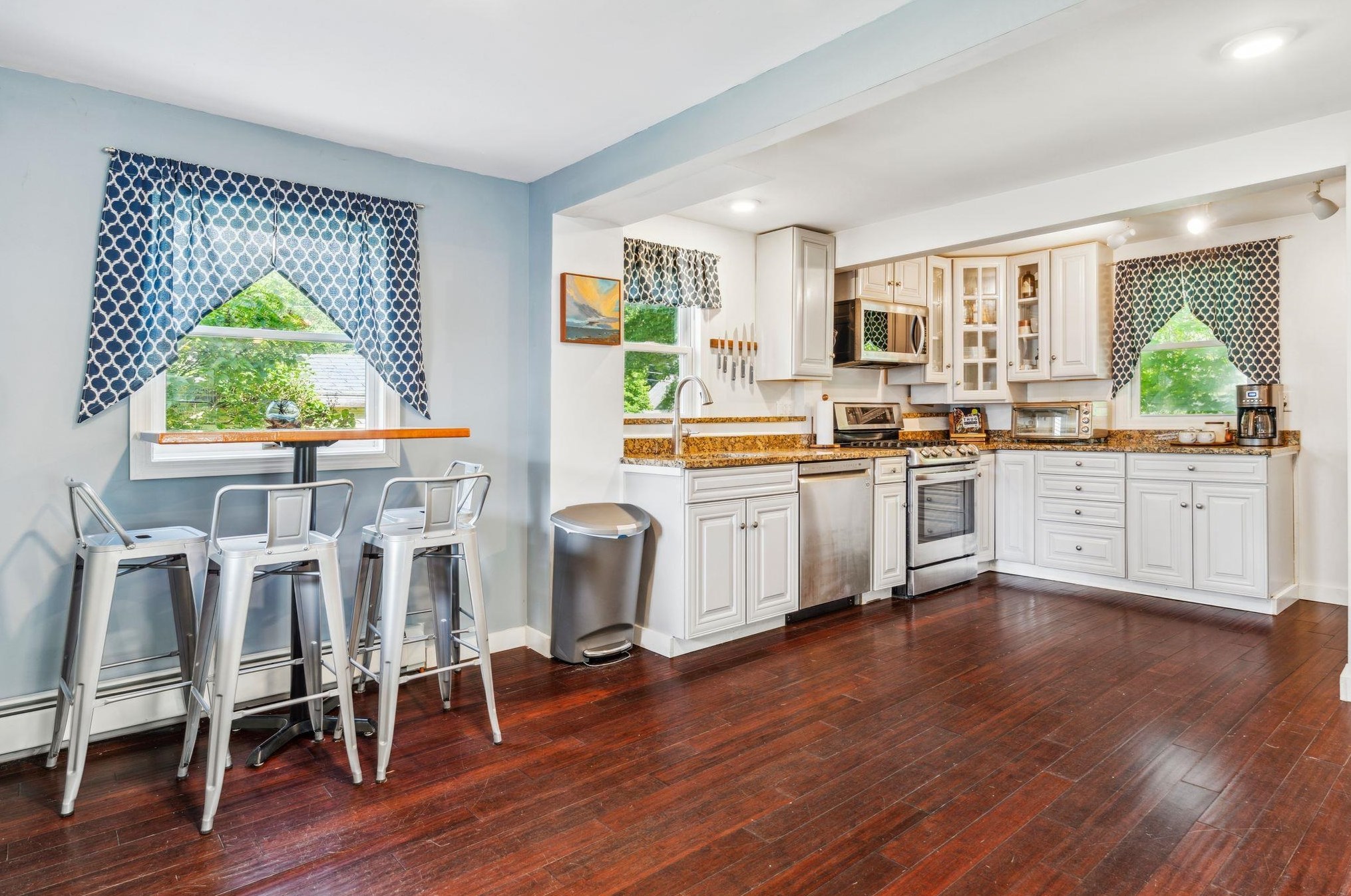 43 Frst St, Dover NH 03820-3223 exterior