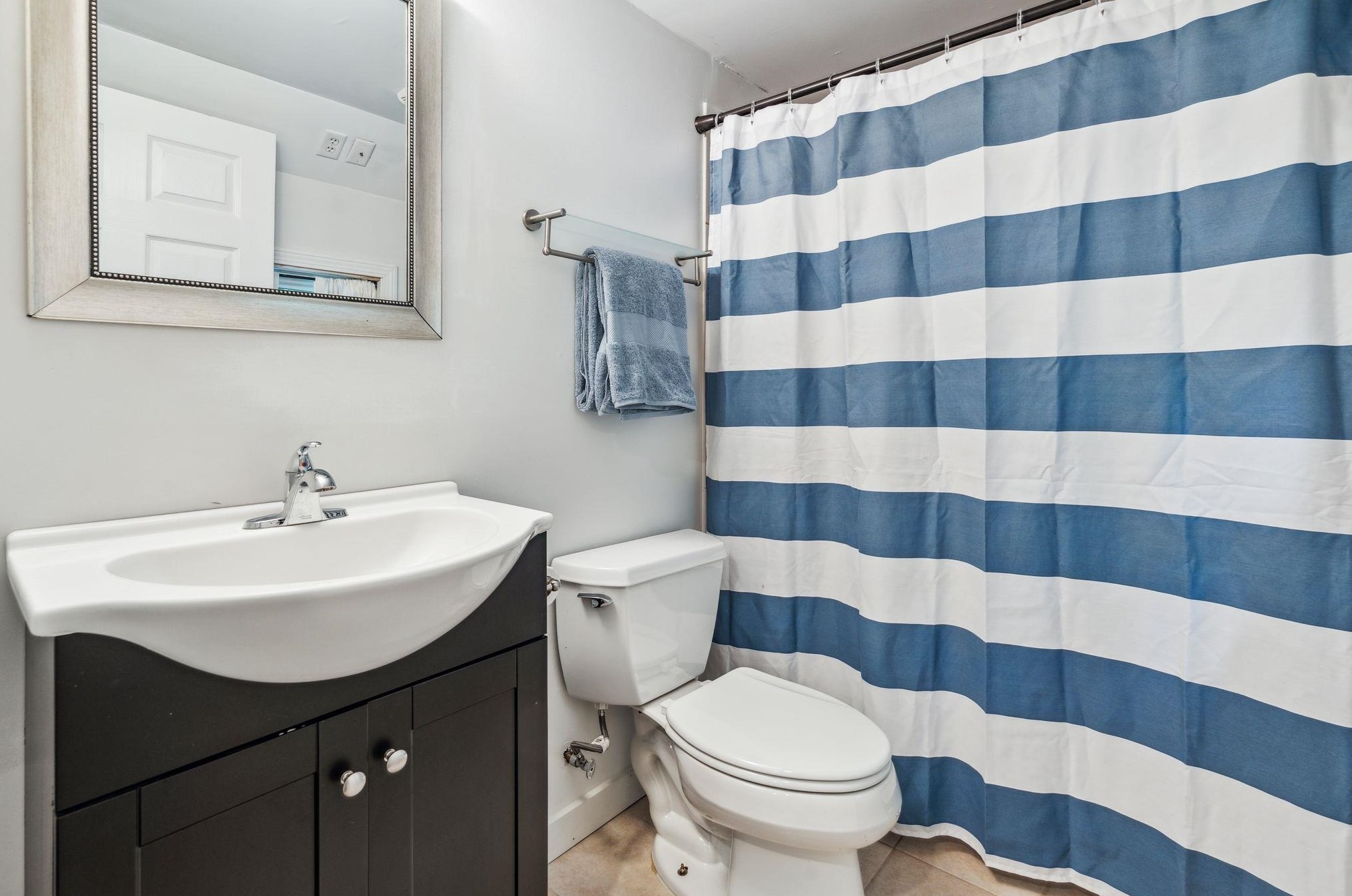 43 Frst St, Dover NH 03820-3223 exterior