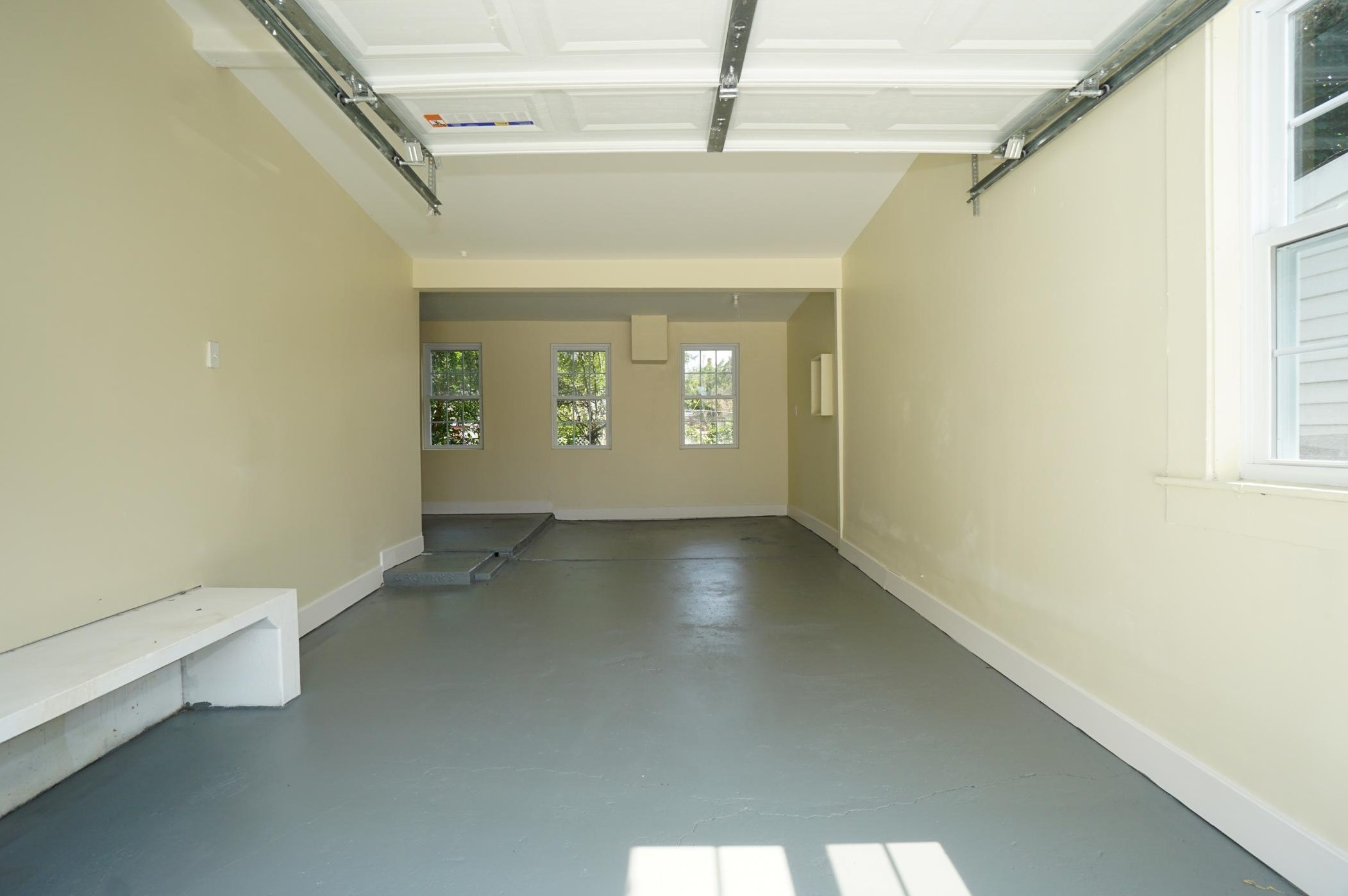 11 Elm St, Manchester NH 03103-7241 exterior