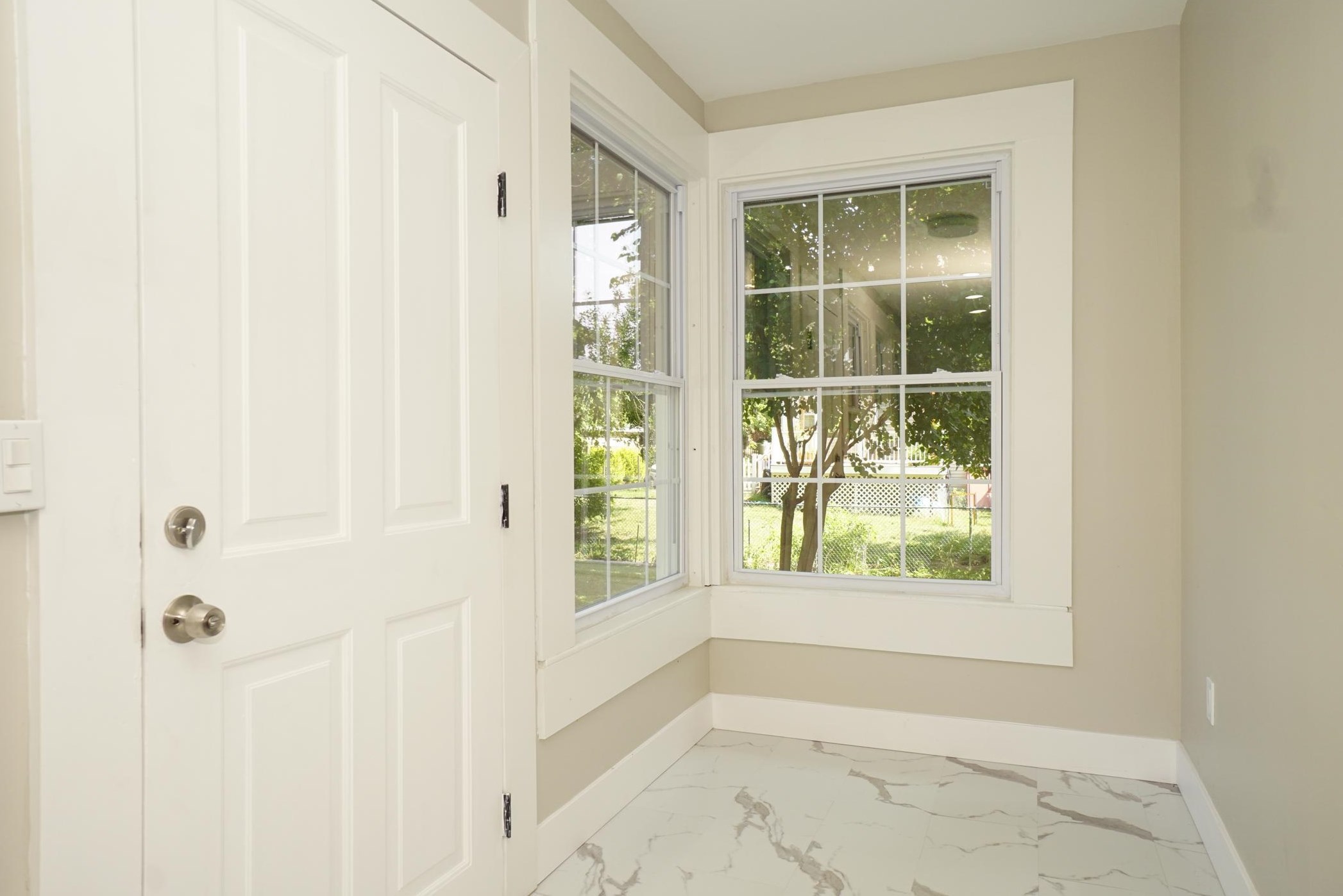 11 Elm St, Manchester NH 03103-7241 exterior