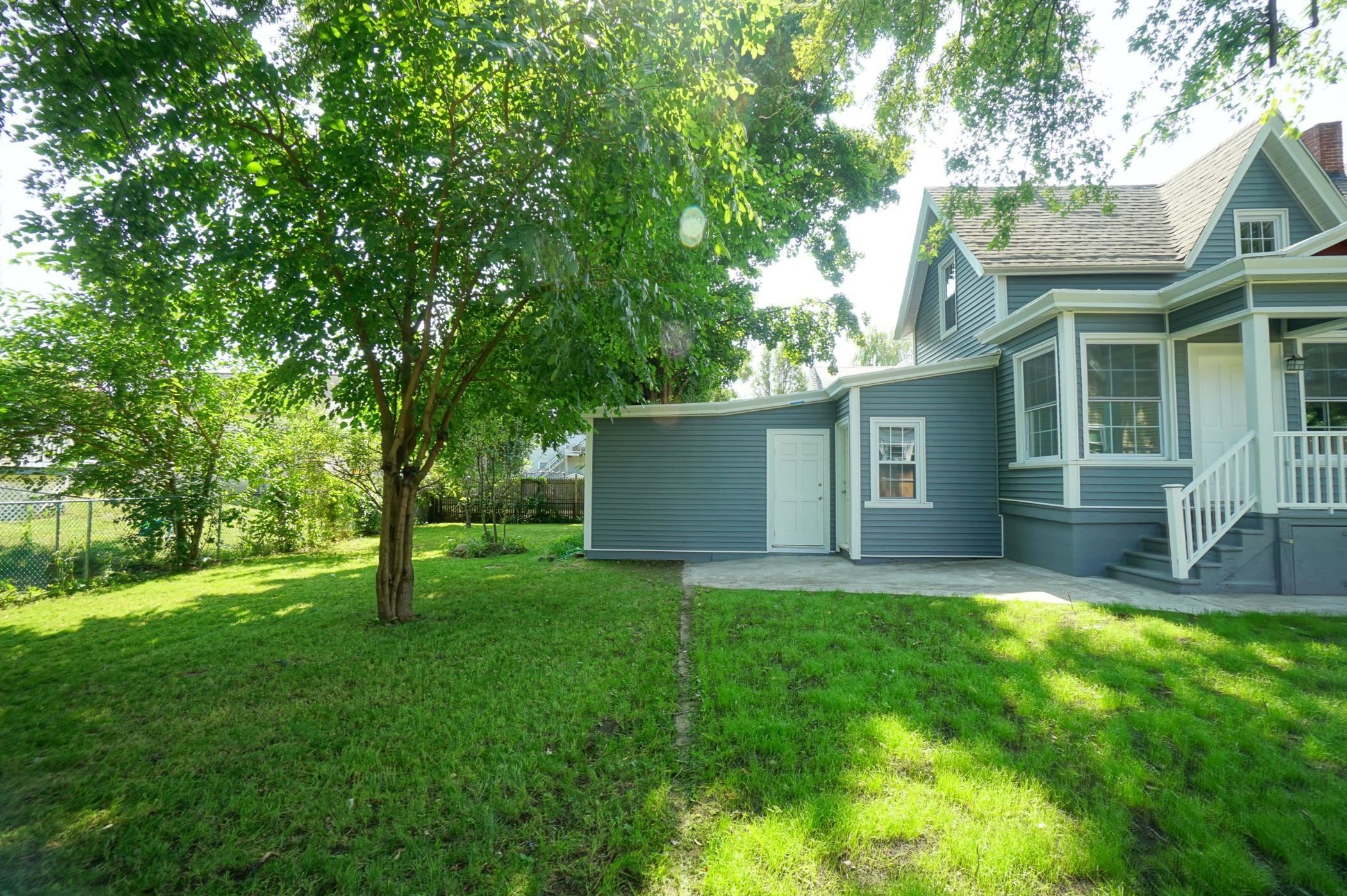 11 Elm St, Manchester NH 03103-7241 exterior