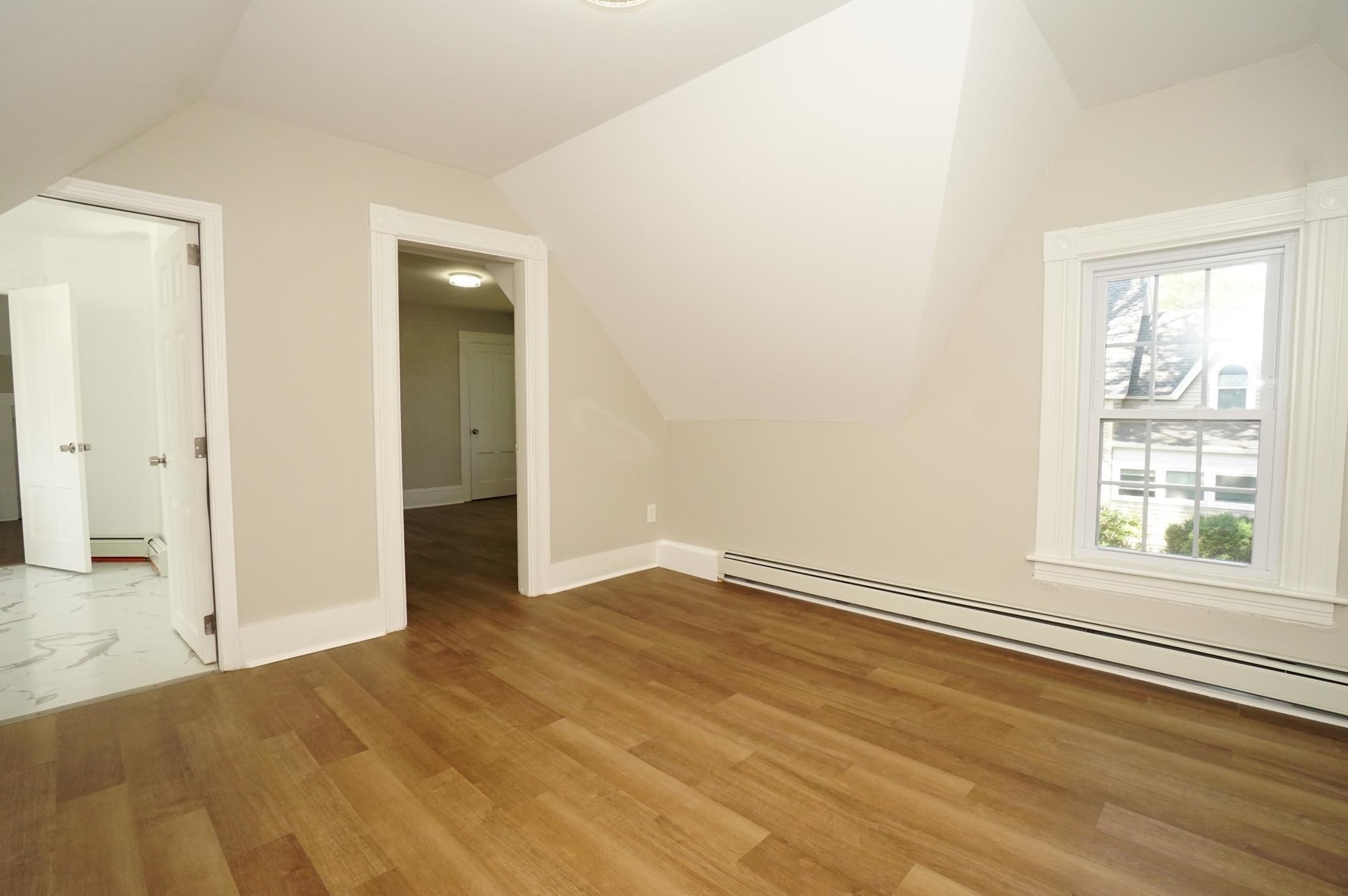 11 Elm St, Manchester NH 03103-7241 exterior