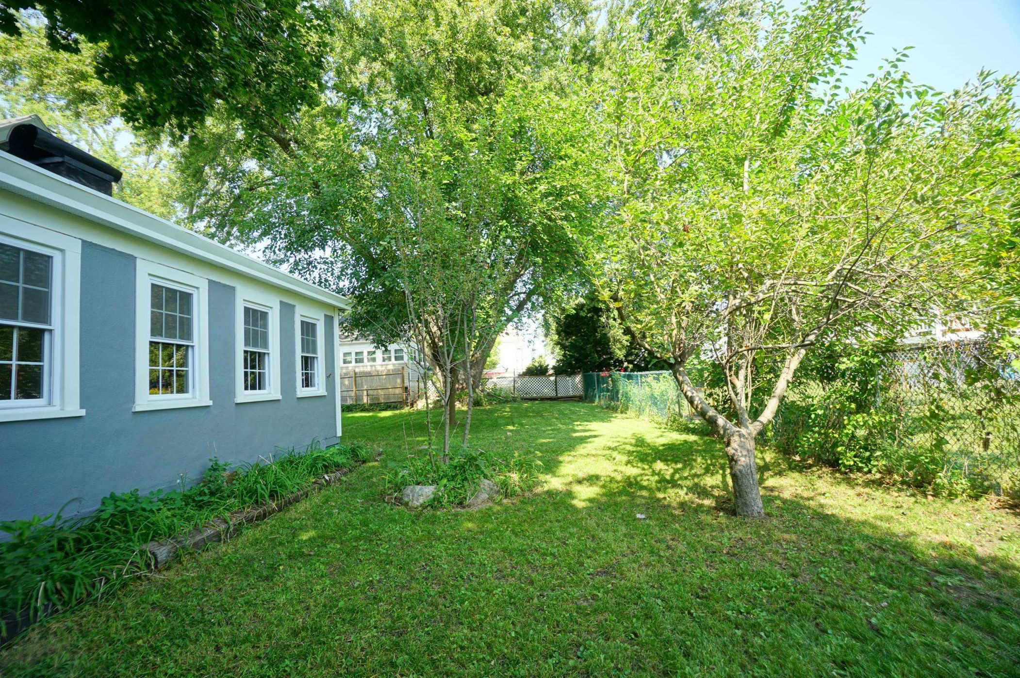 11 Elm St, Manchester NH 03103-7241 exterior