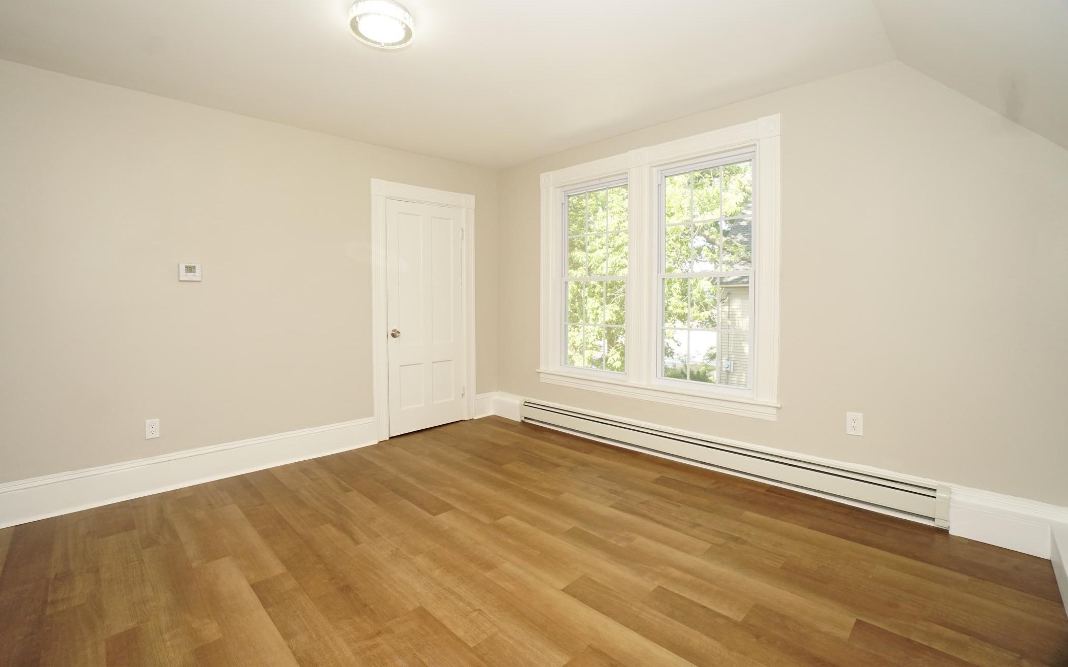 11 Elm St, Manchester NH 03103-7241 exterior