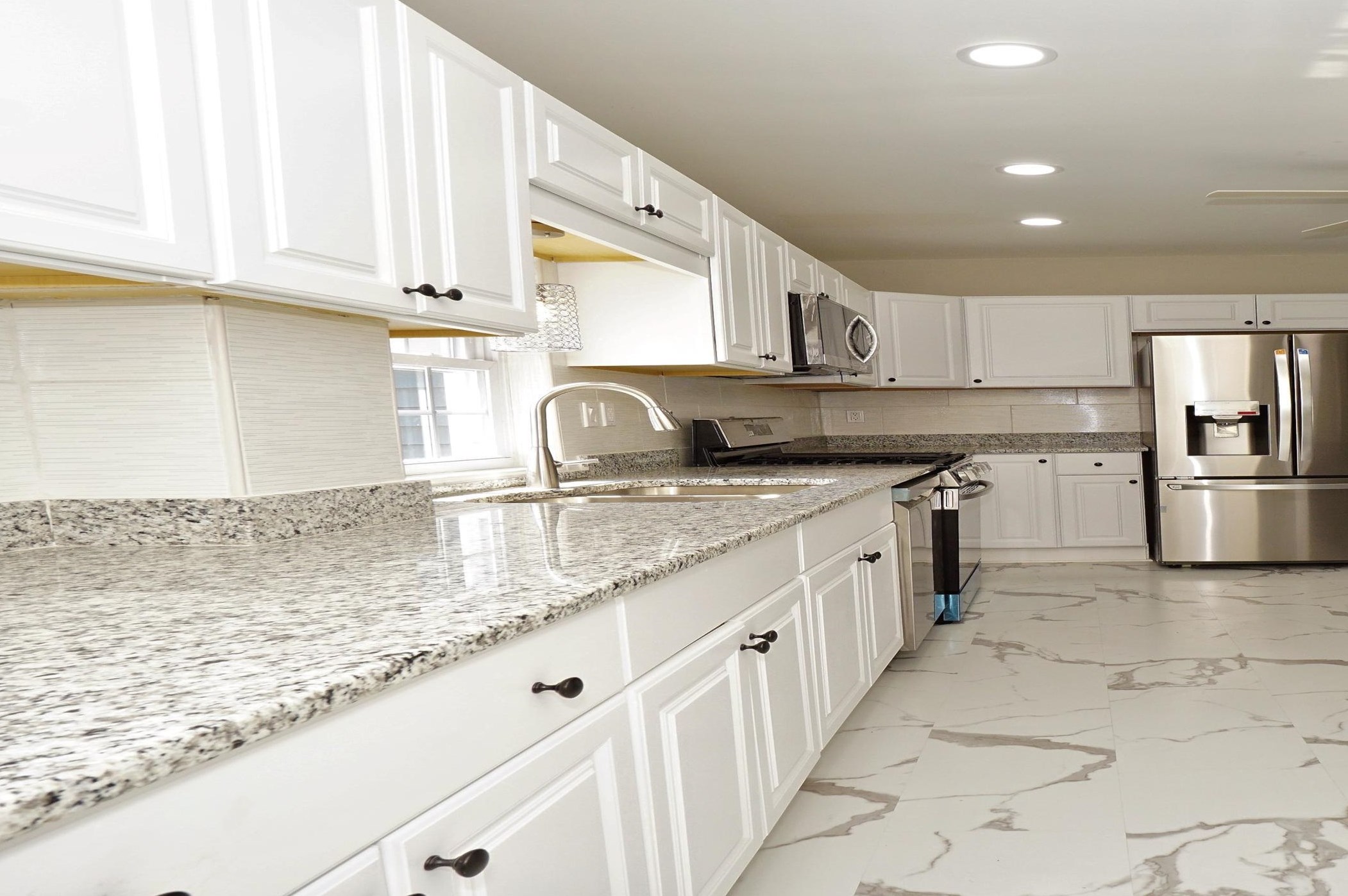 11 Elm St, Manchester NH 03103-7241 exterior