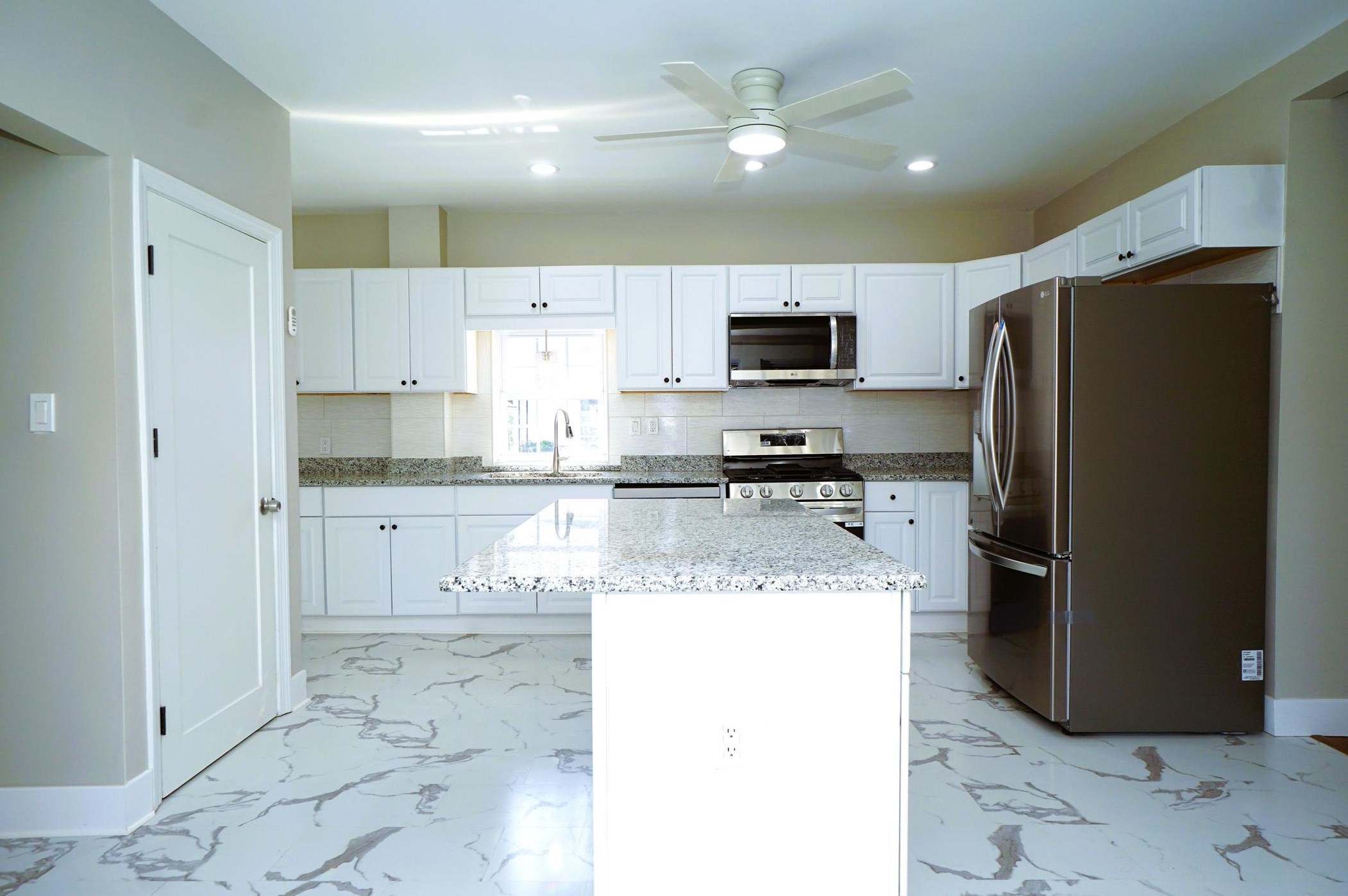 11 Elm St, Manchester NH 03103-7241 exterior