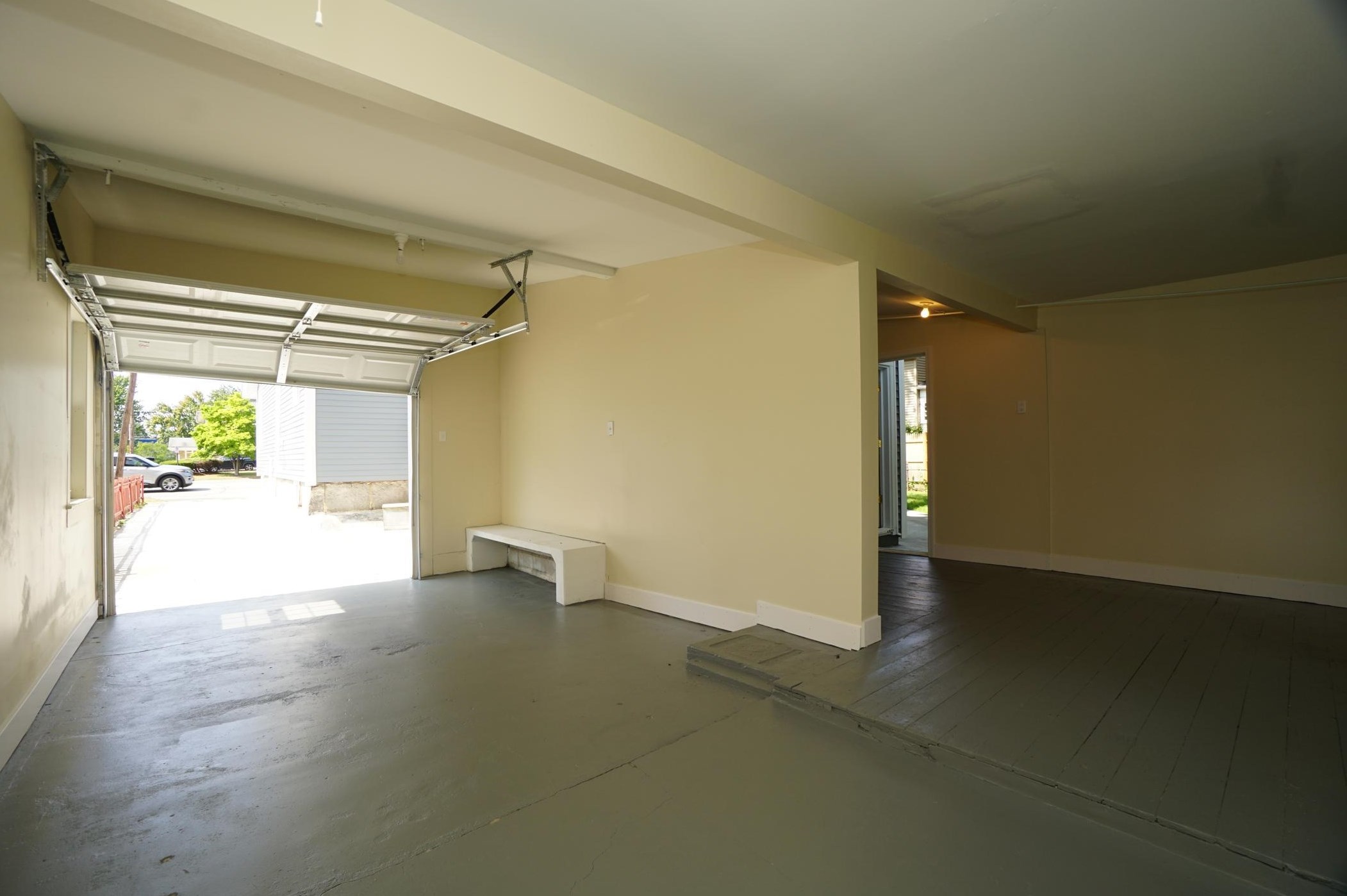 11 Elm St, Manchester NH 03103-7241 exterior