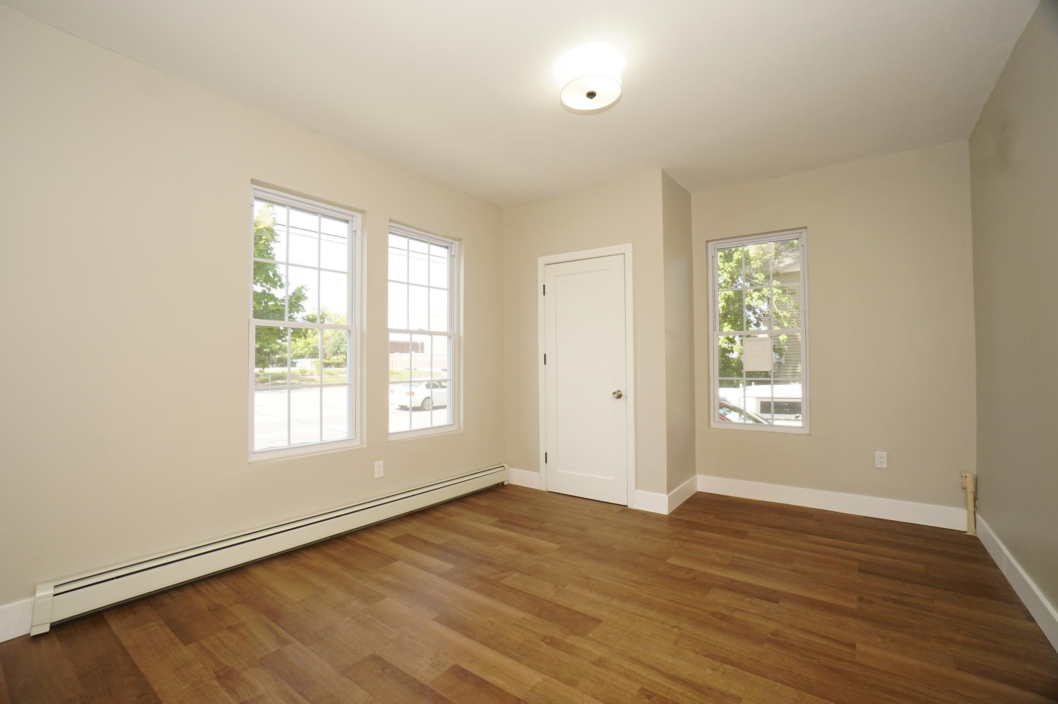 11 Elm St, Manchester NH 03103-7241 exterior