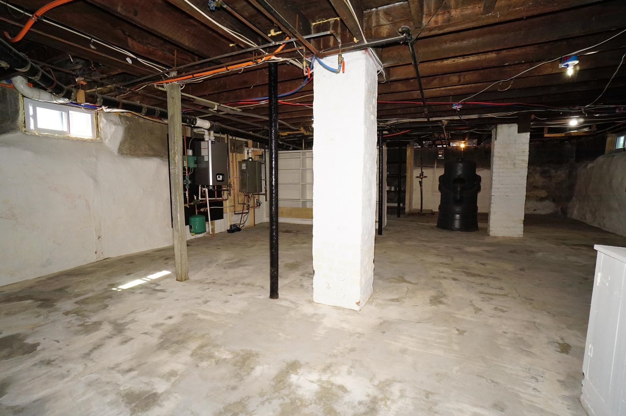 11 Elm St, Manchester NH 03103-7241 exterior