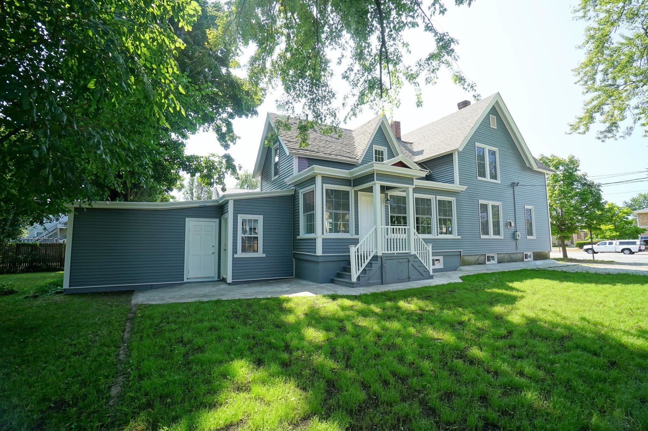 11 Elm St, Manchester, NH 03103-7241